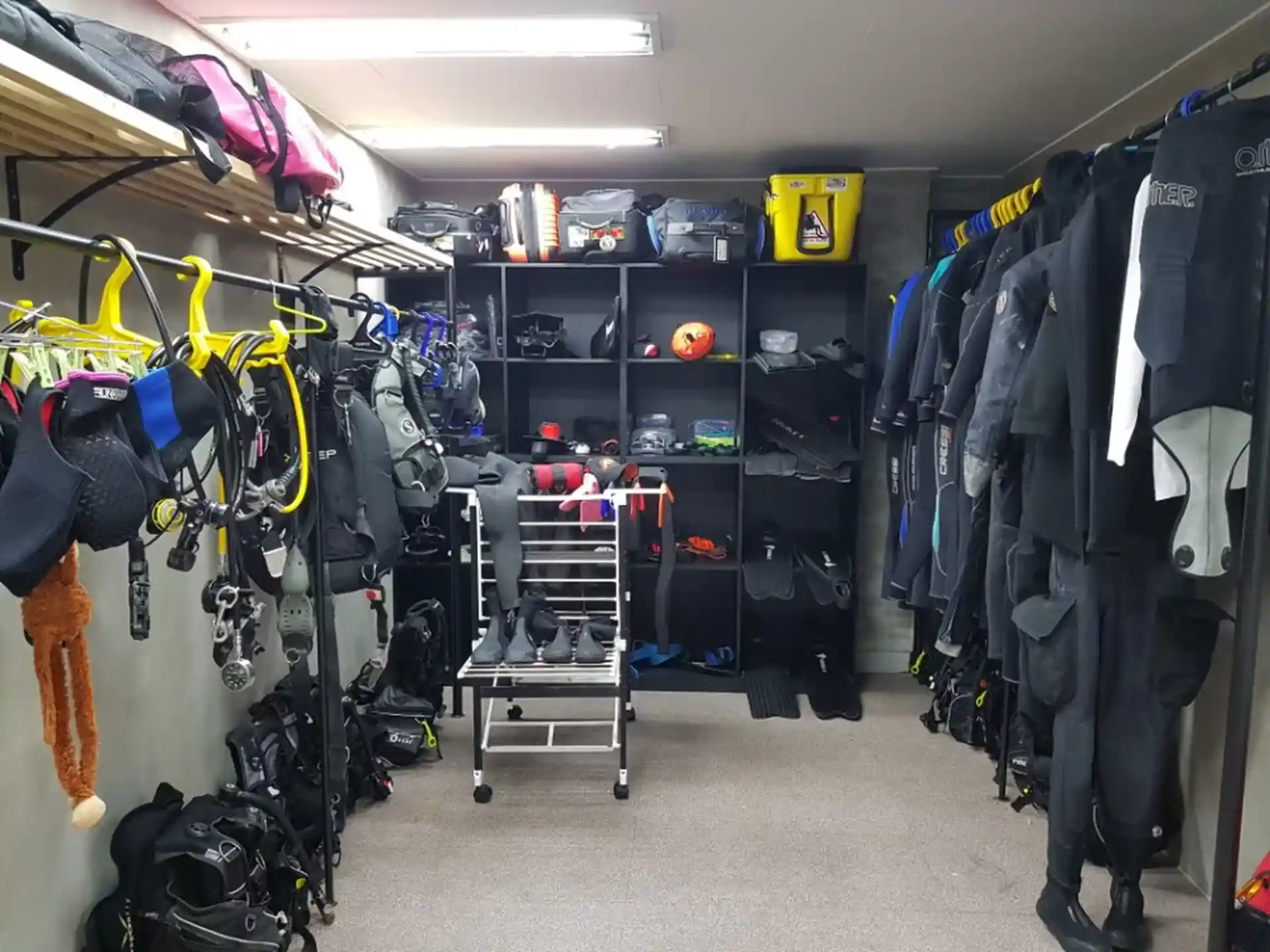Dive shop photo