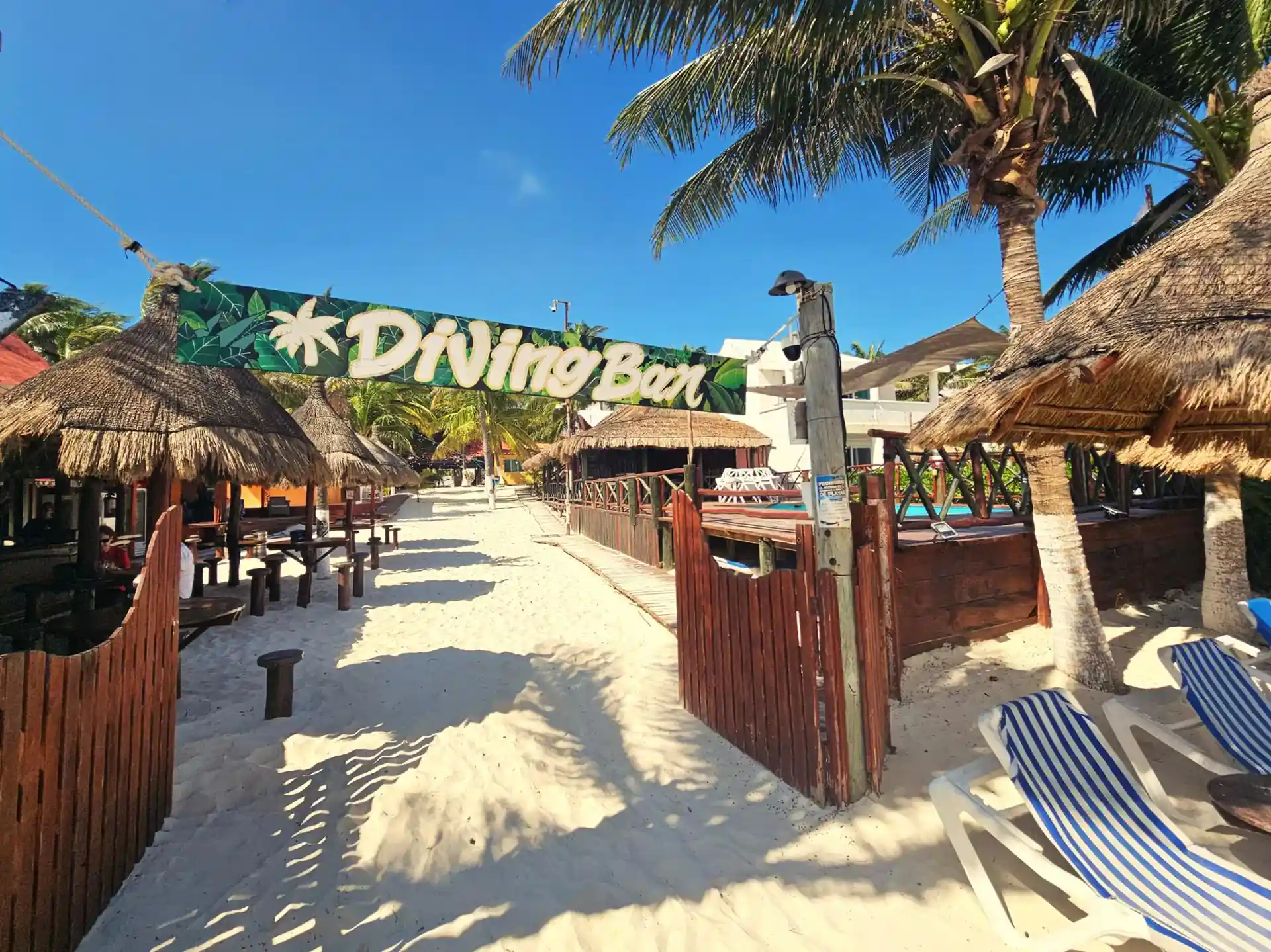 Entry from the beach of the Diving Bar