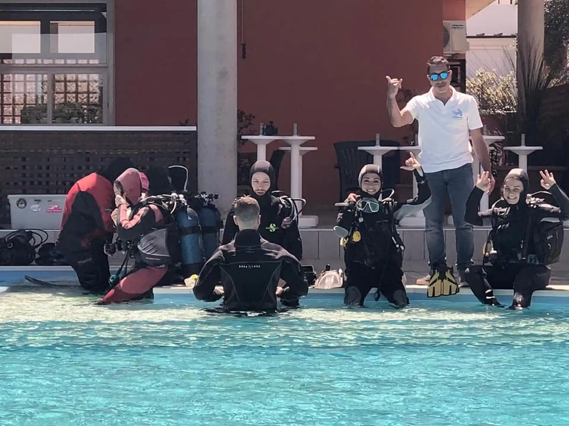 Il divertimento inizia dalla piscina. Sei pronto?