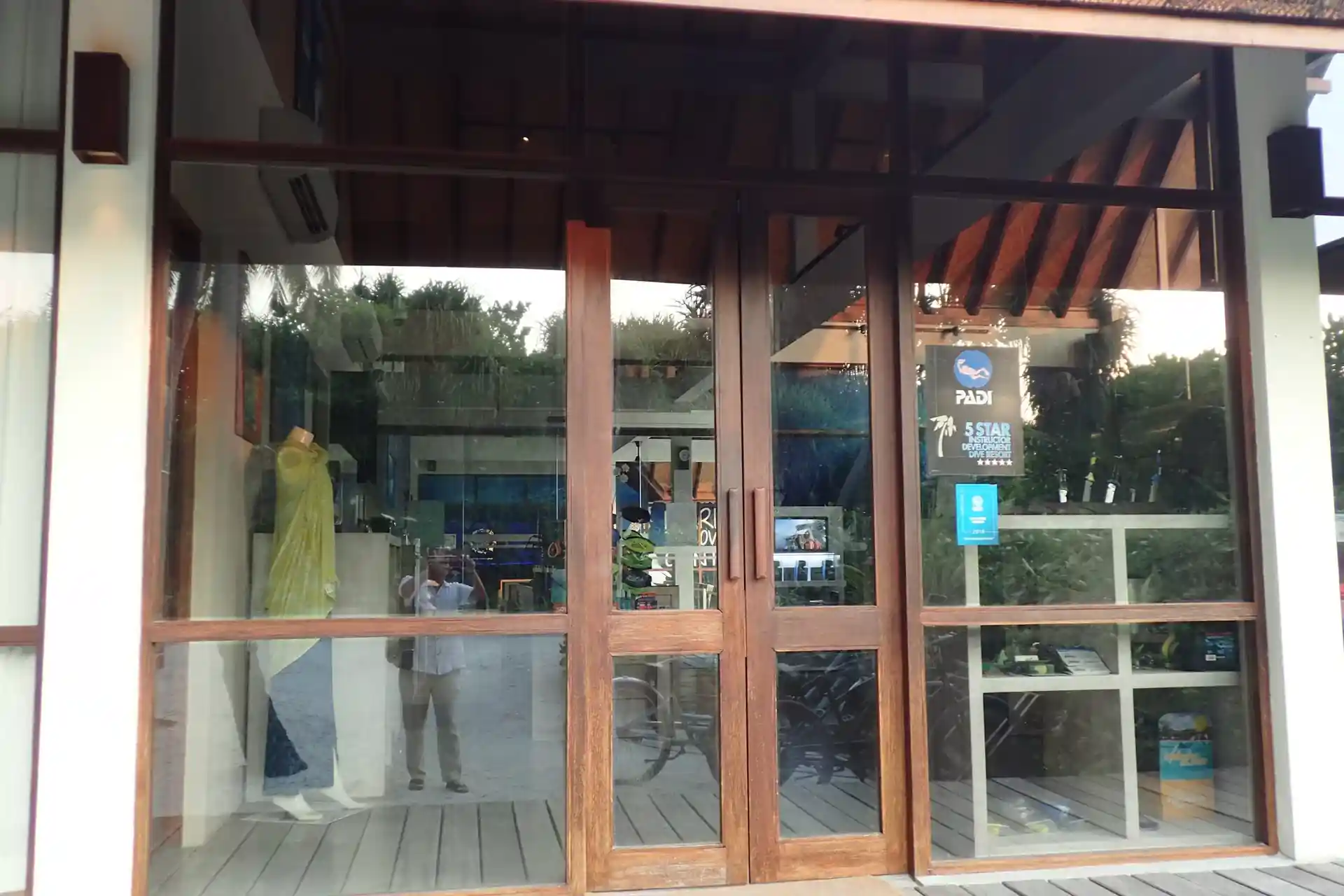 Dive shop photo