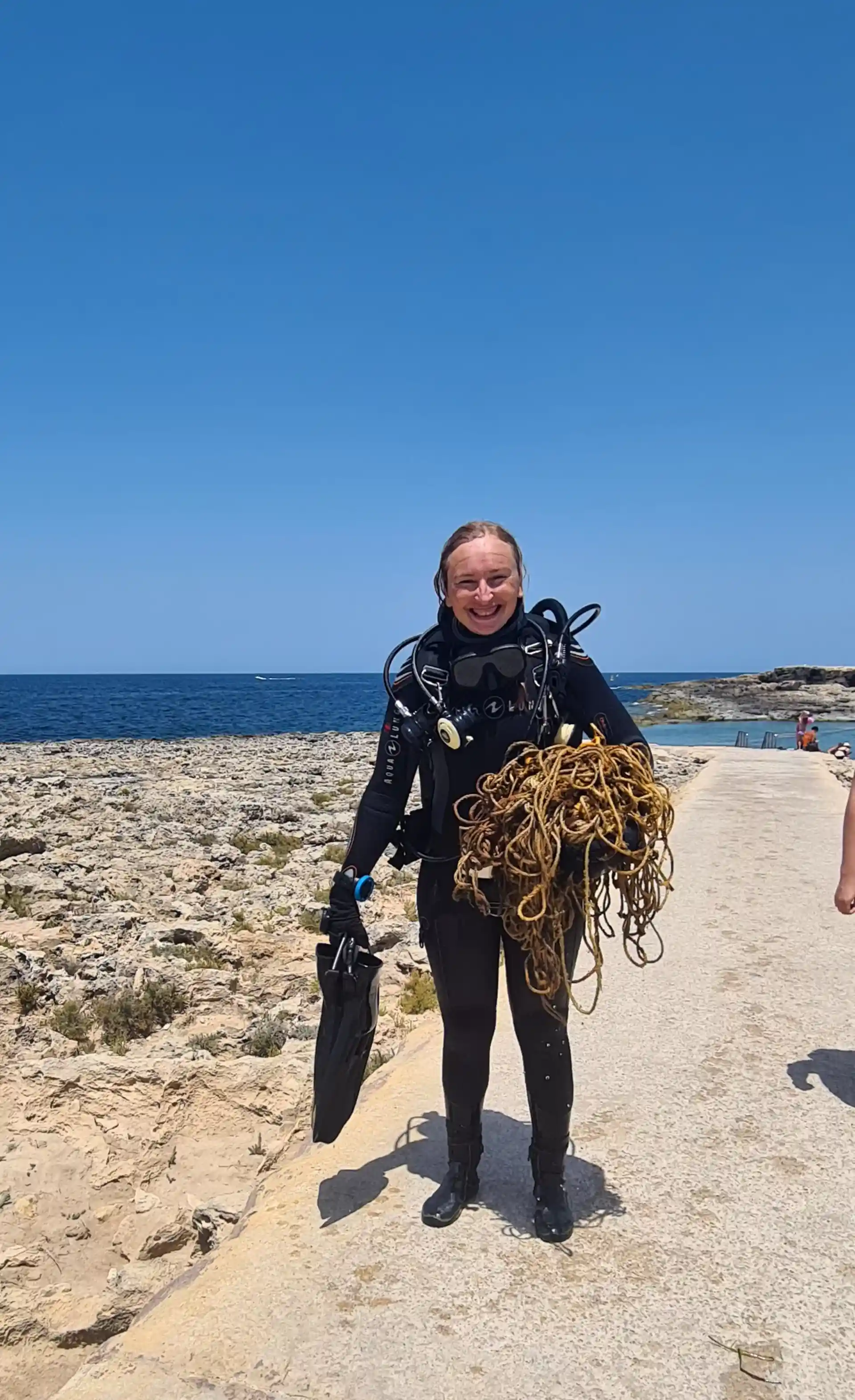 Aga removing ghost fishing rope from Qawra Point