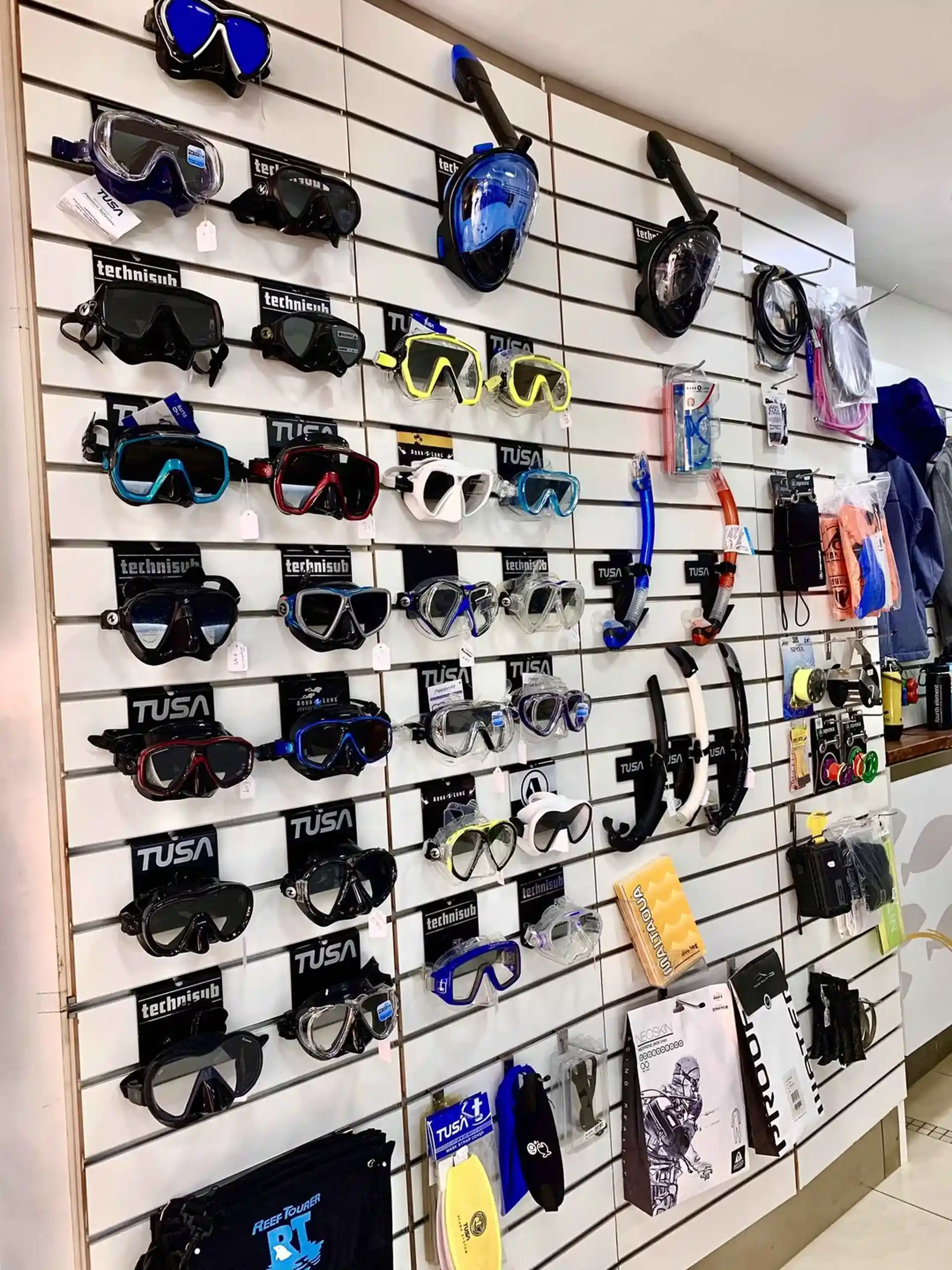 scuba dive equipment shop