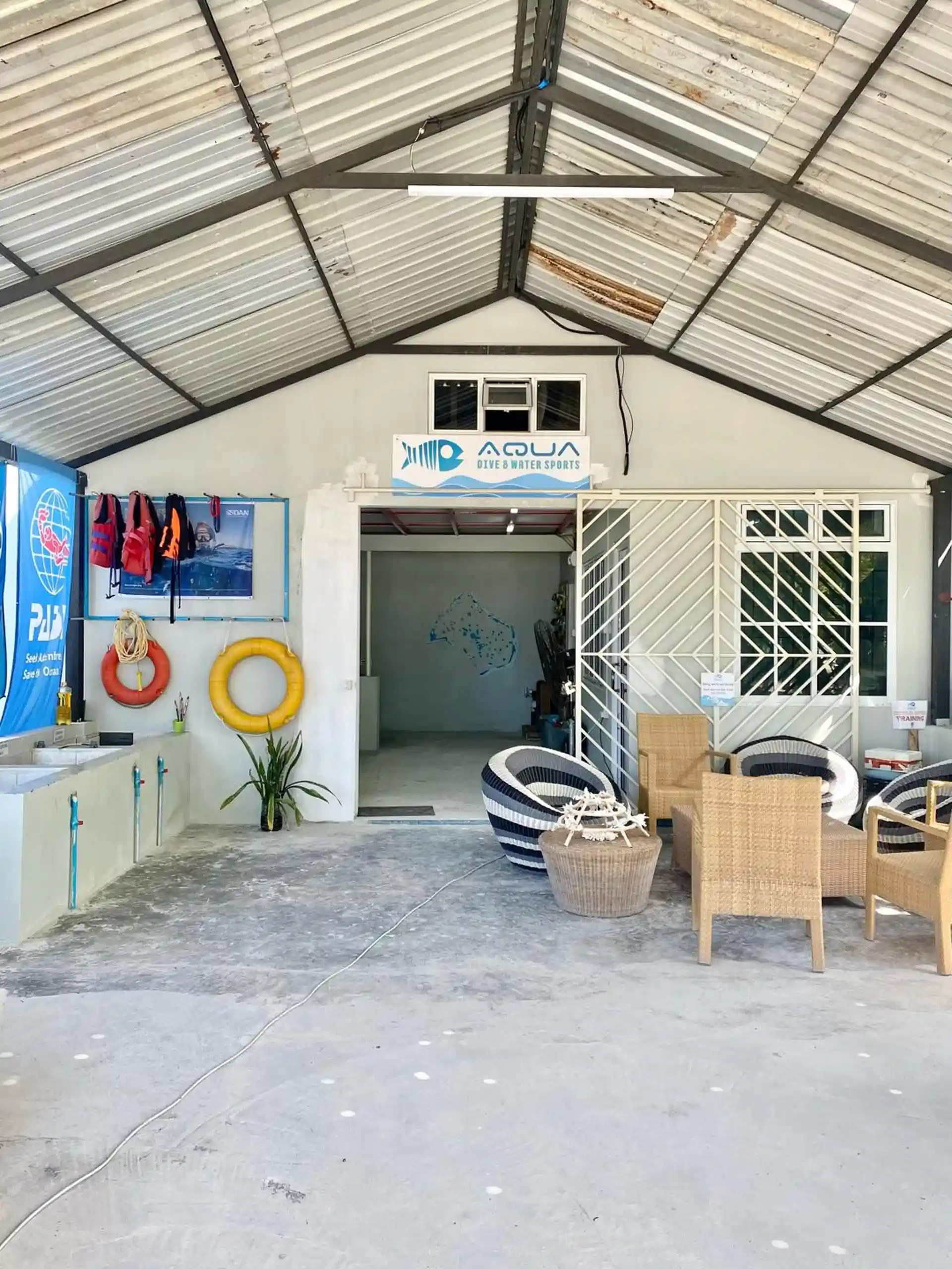 Aqua Dive Naifaru Dive Centre