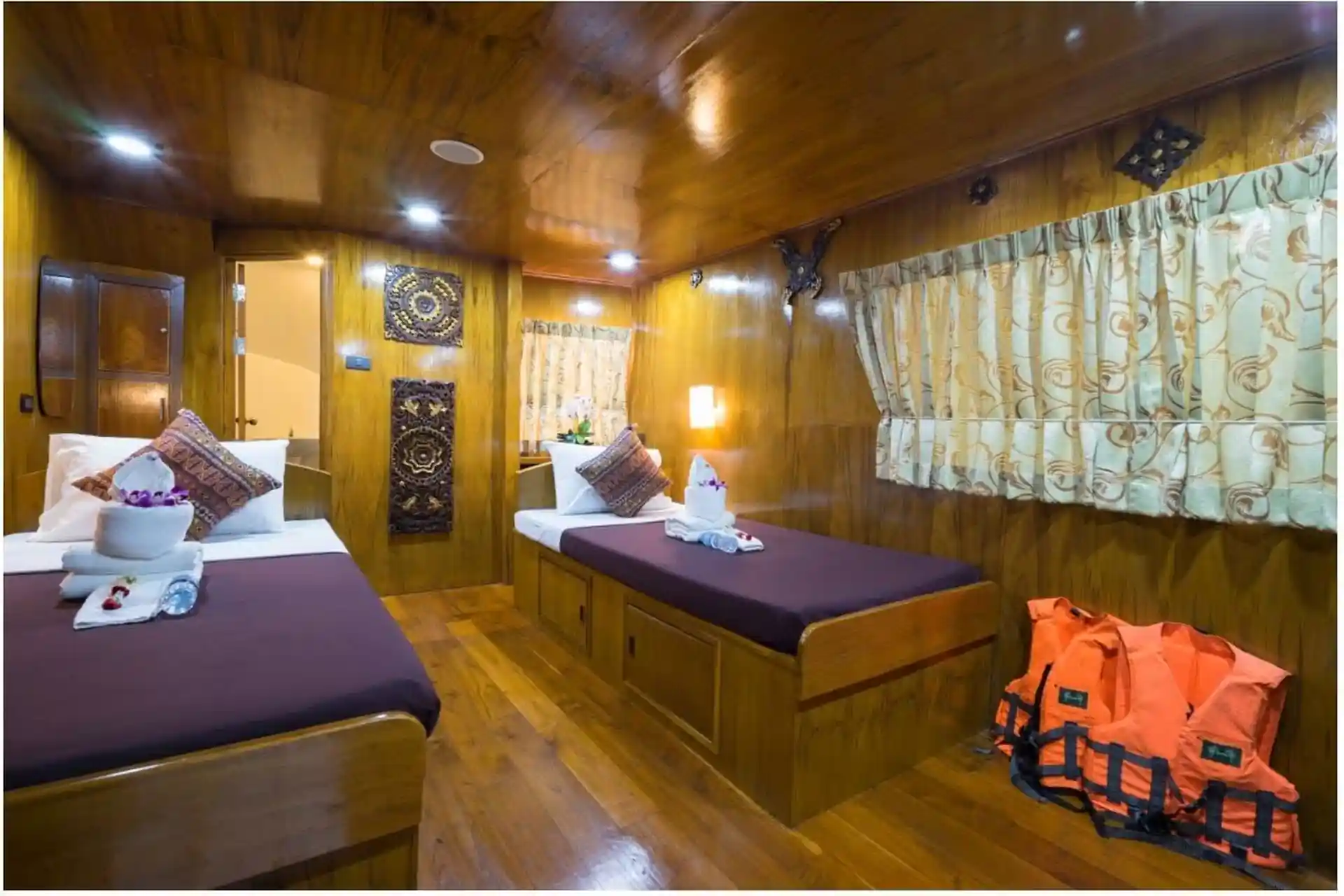 Cabins West Coast Divers