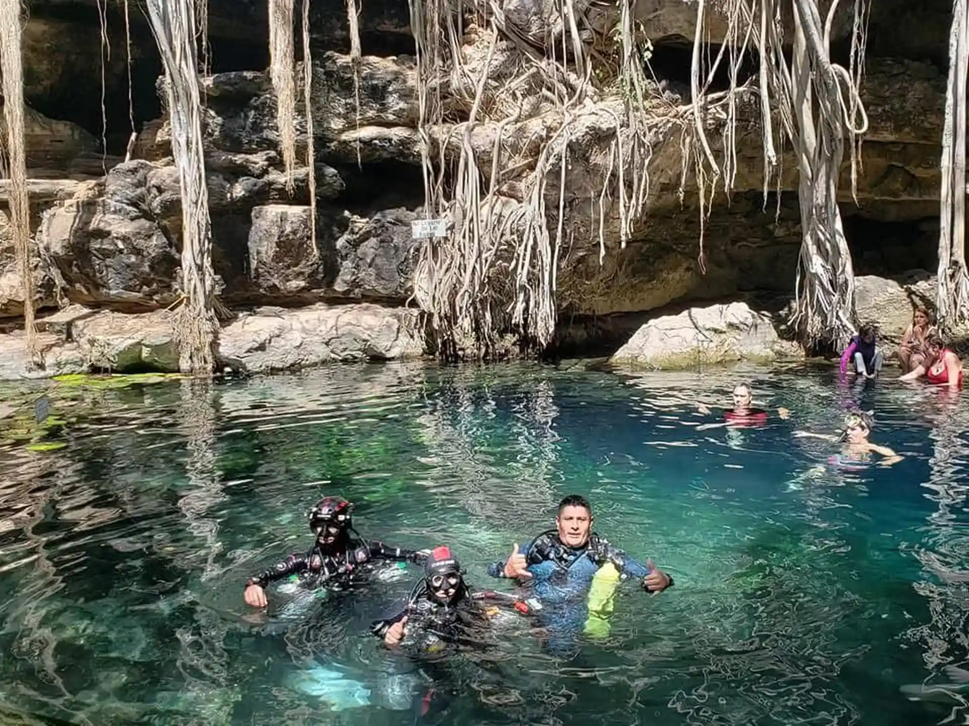Cenote dos ojos