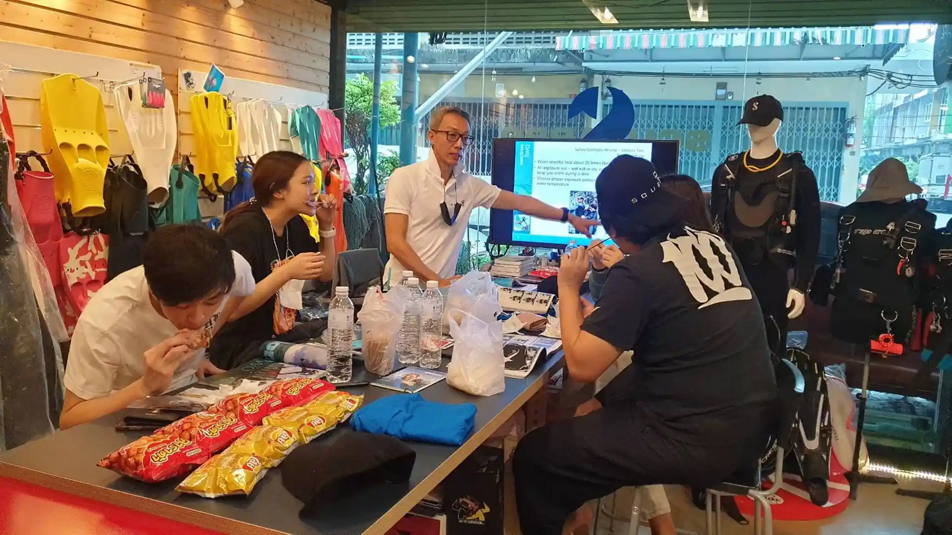 Foto de la tienda de buceo