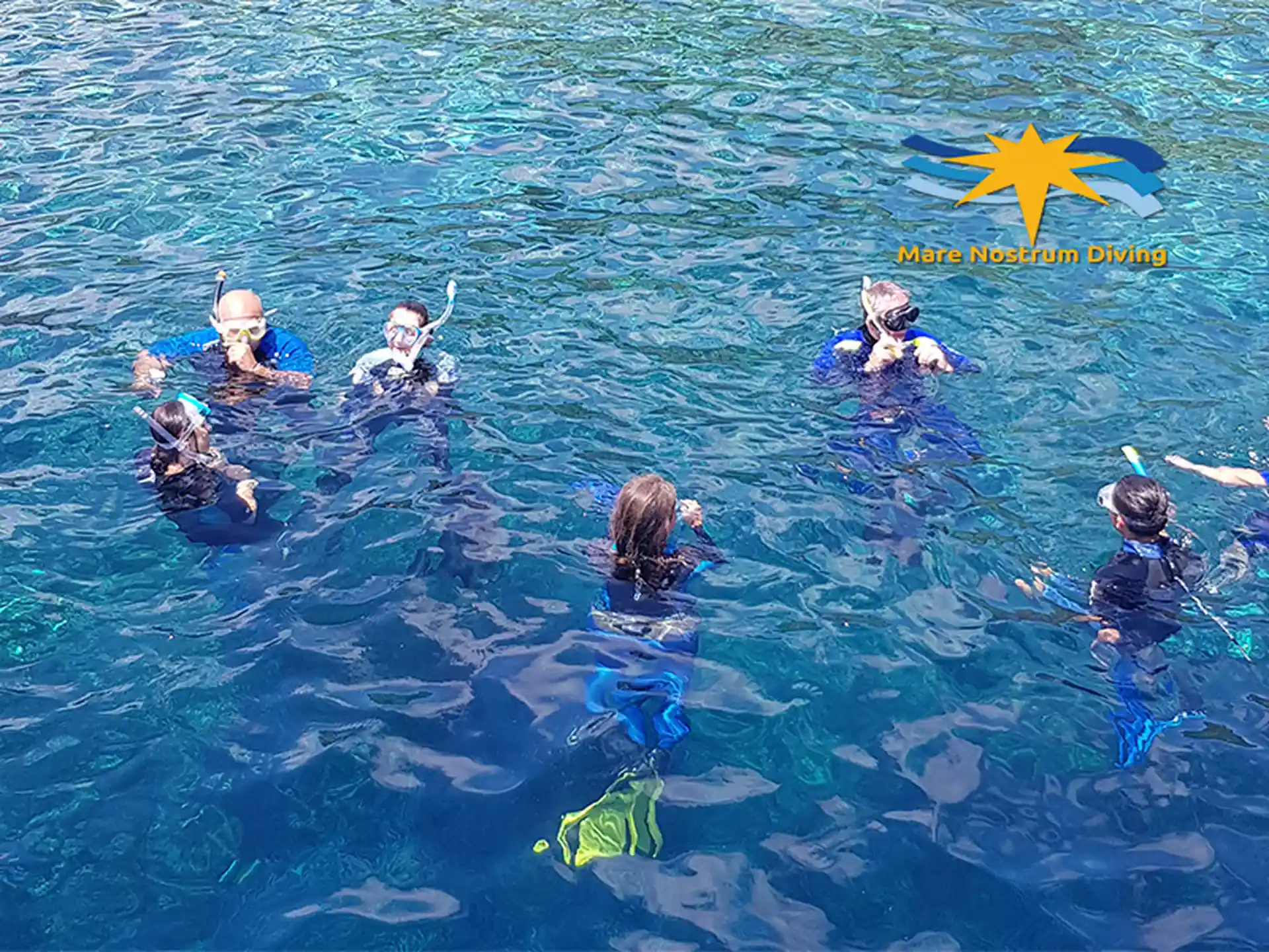 Genieße die Zeit mit deinen Schnorchelfreunden!