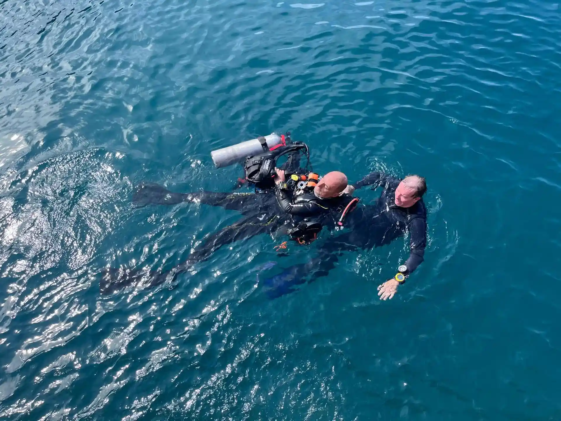 towing a tired diver