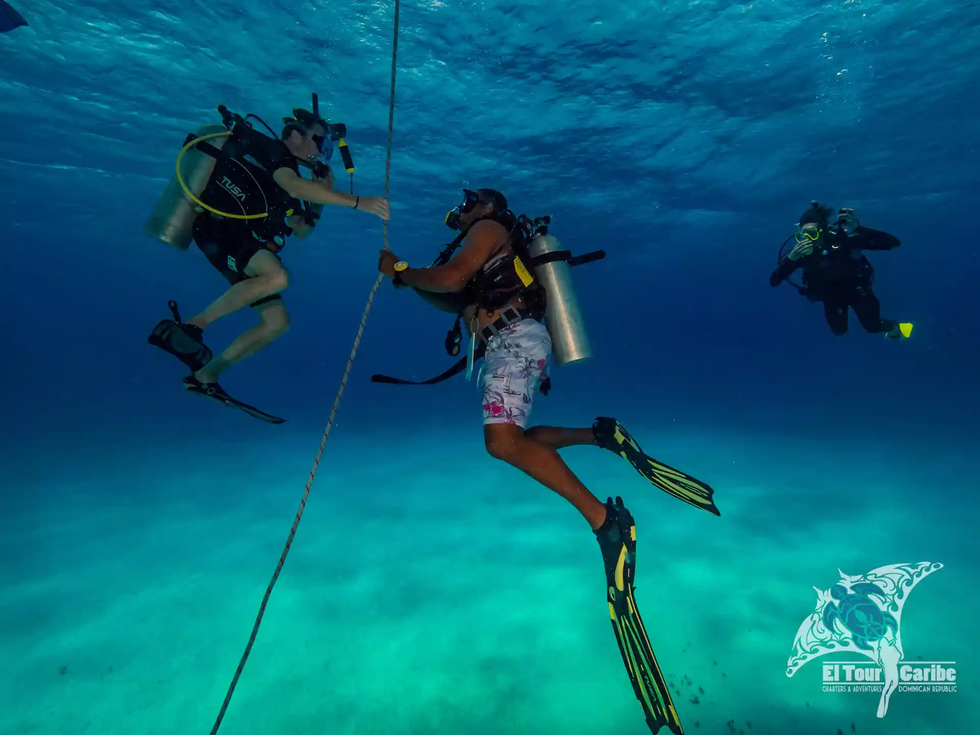Student diver learning to go down the line for the first time.
