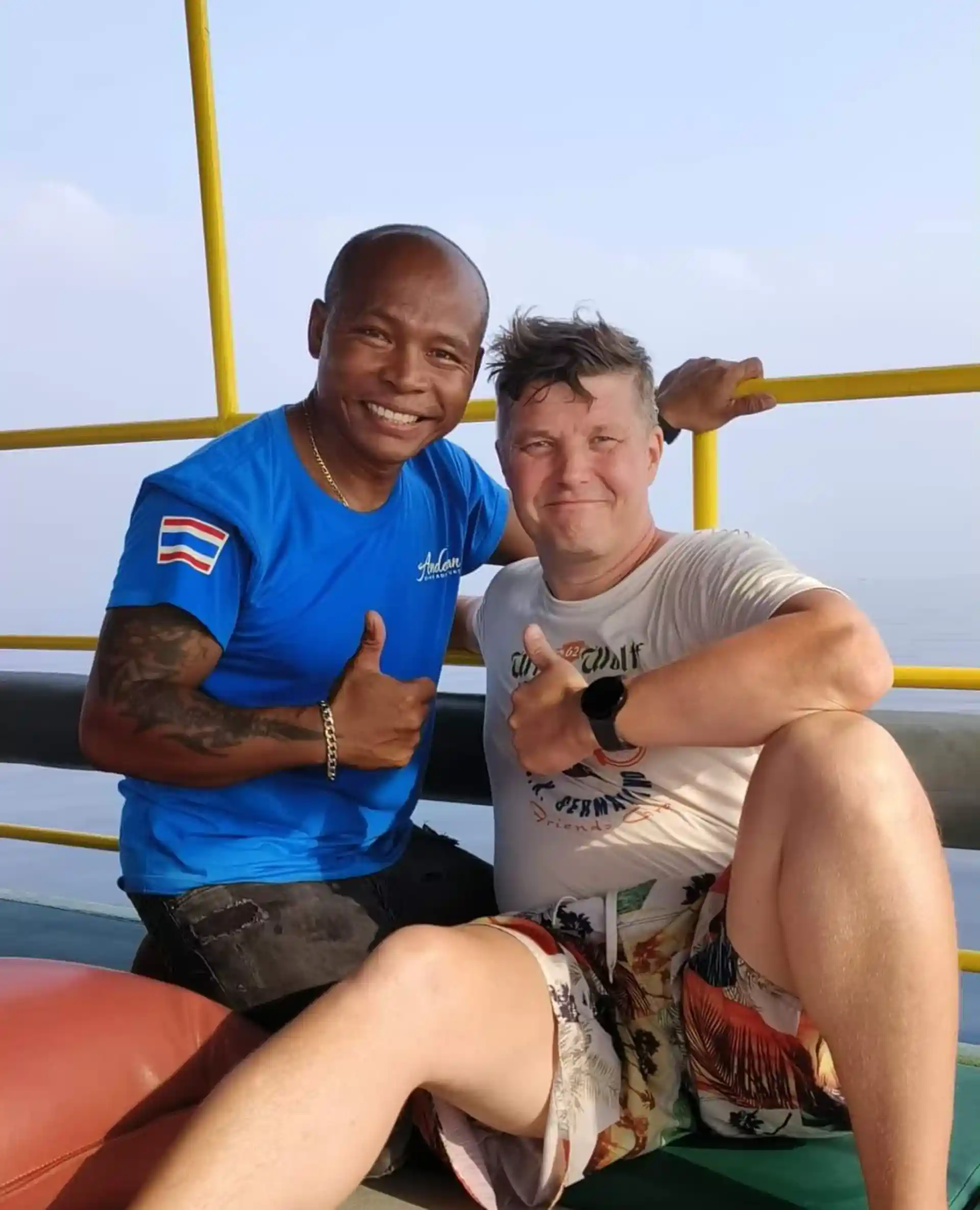 Let your snorkelguide explain to you how to snorkel and look at the fish slate together