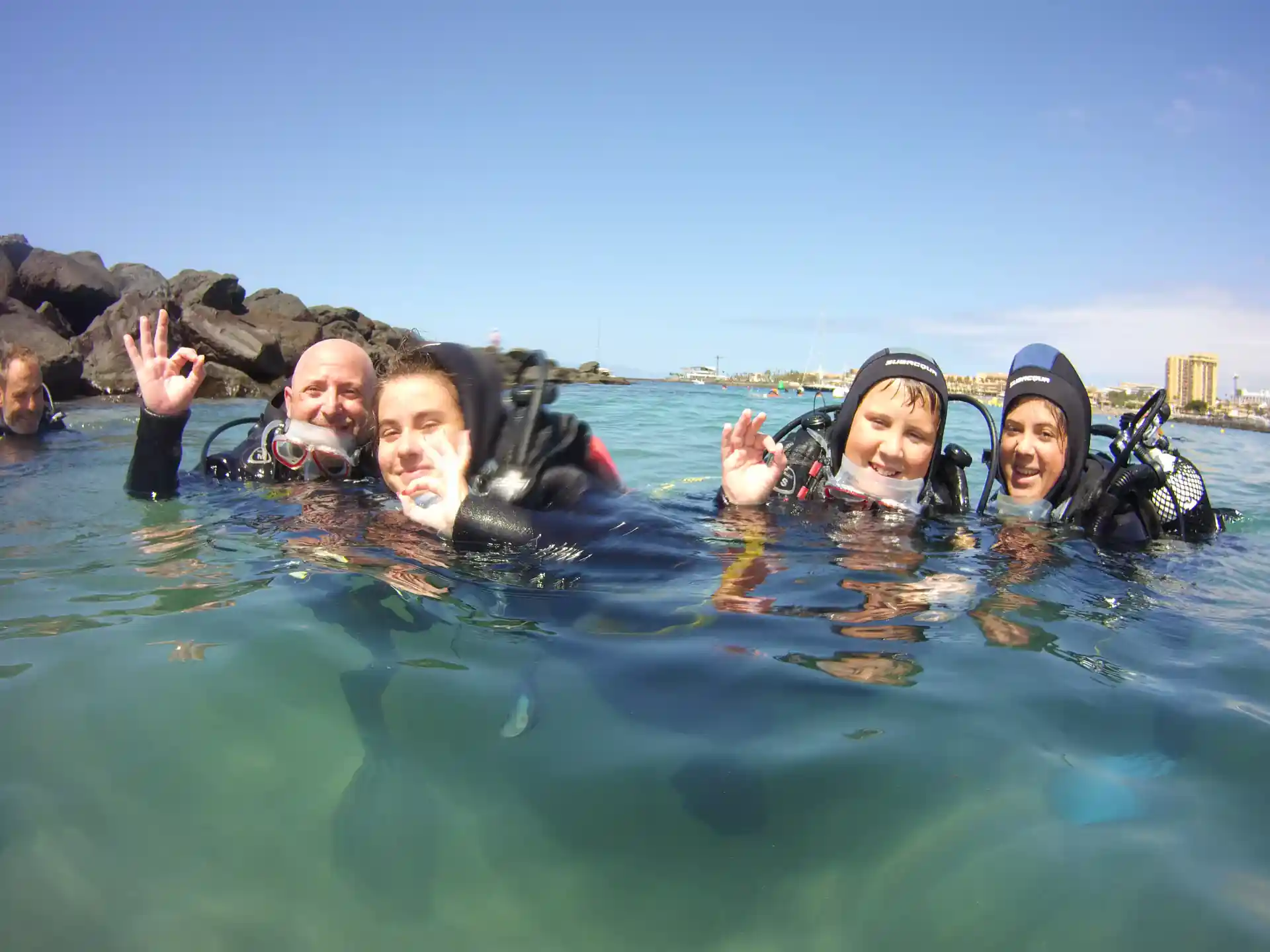 De retour après avoir essayé de plonger à Playa las Vistas