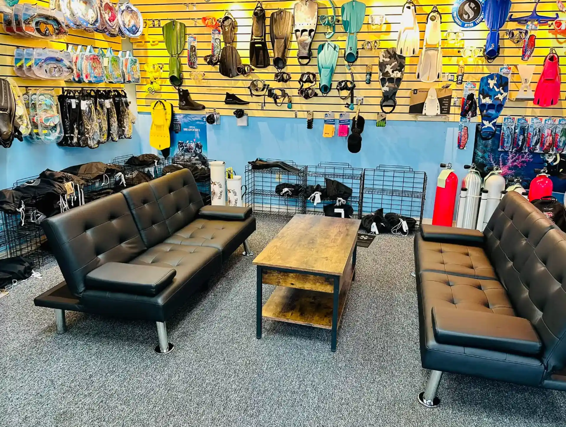 Comfortable environment to explore your next diving adventure.