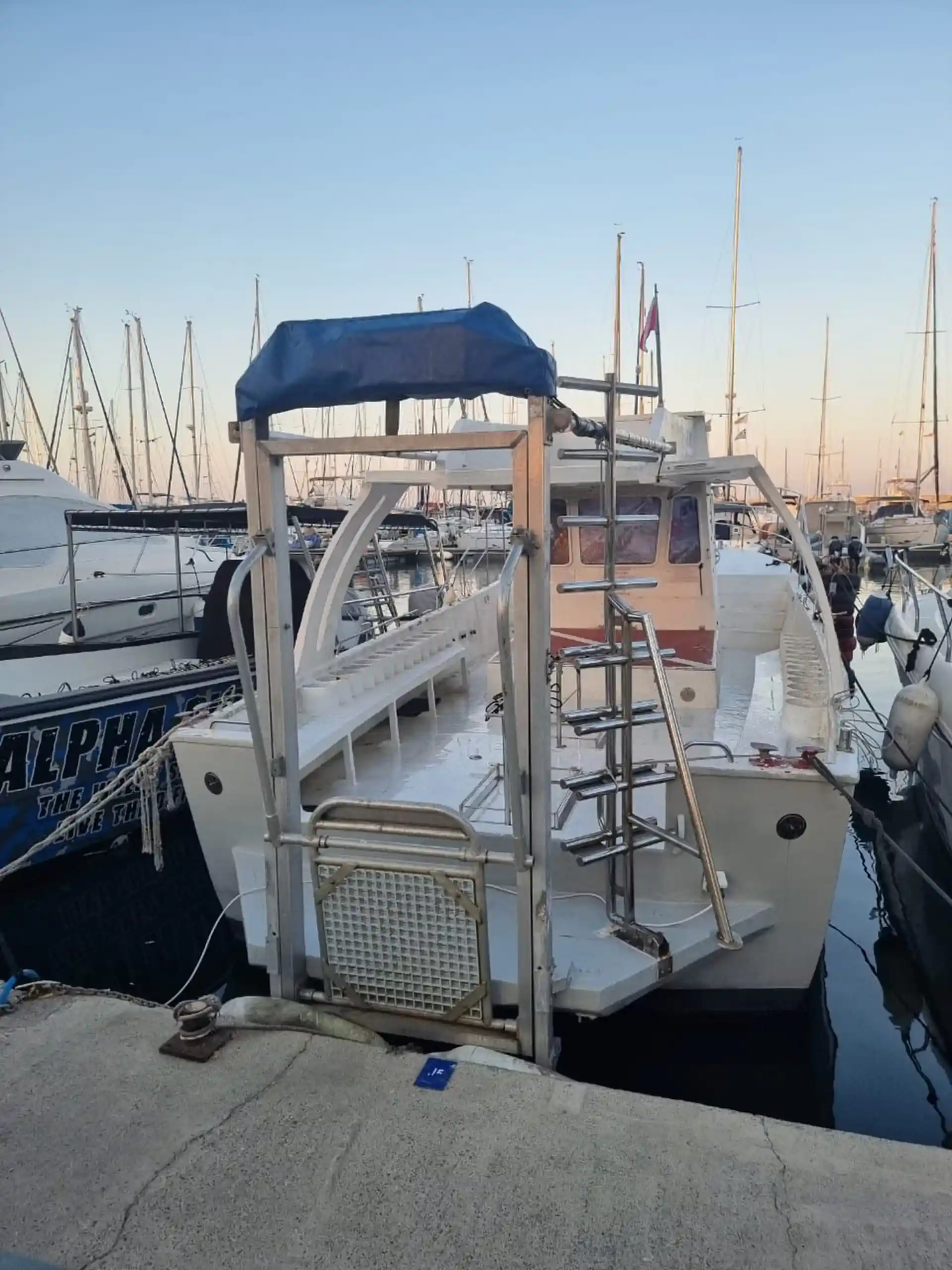 Hard boat with Diver lift :)