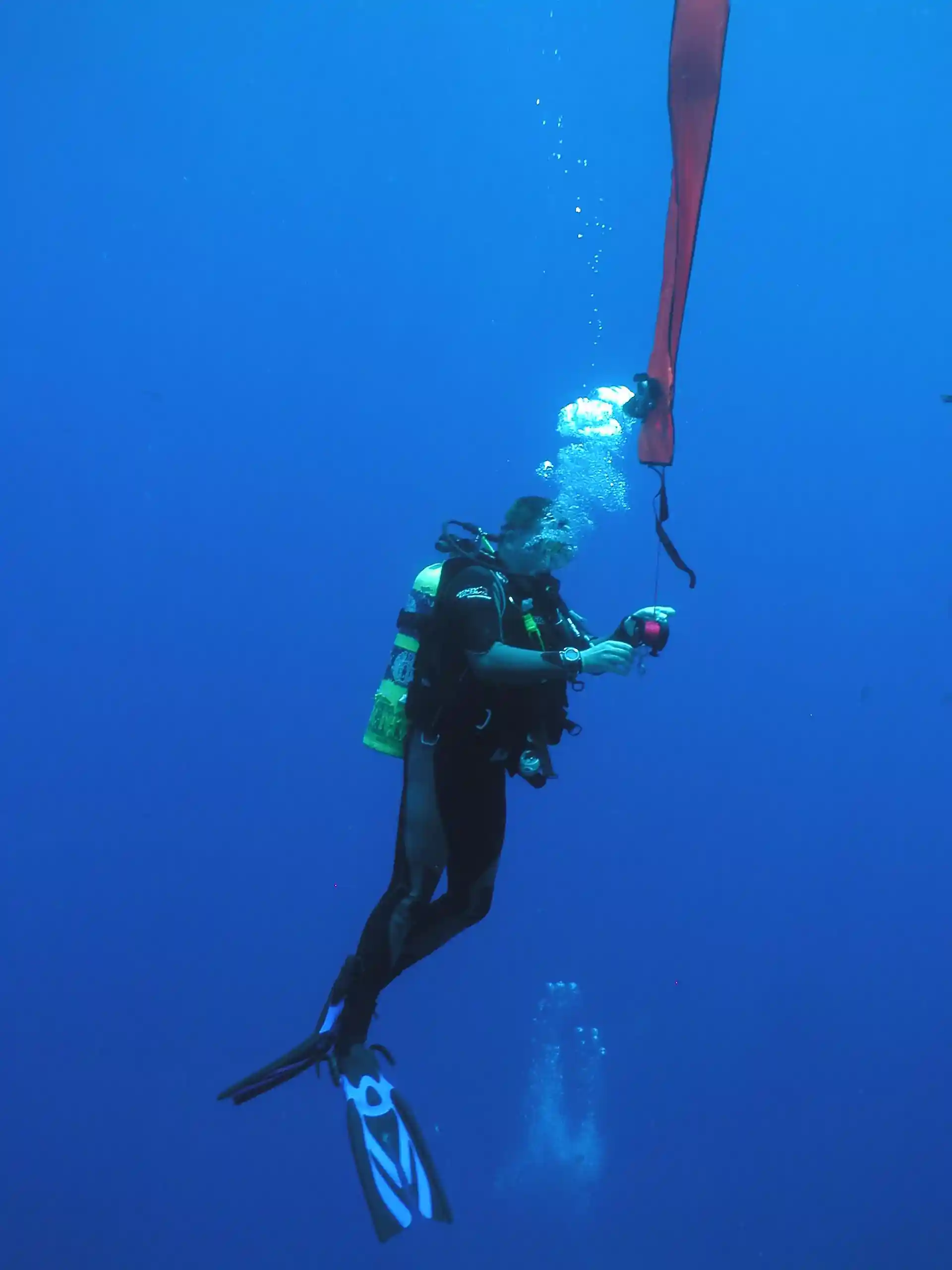Liberación de boya señalizadora
