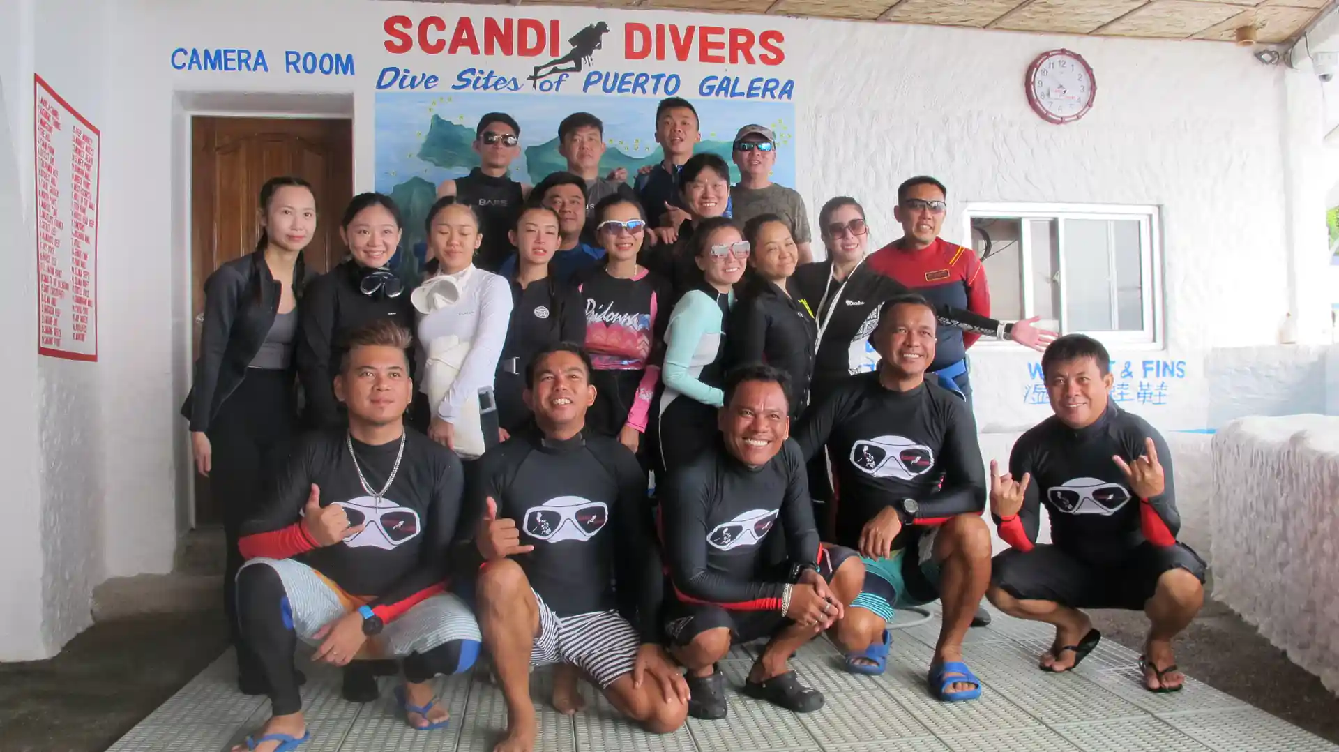 Fun divers ready to go diving!