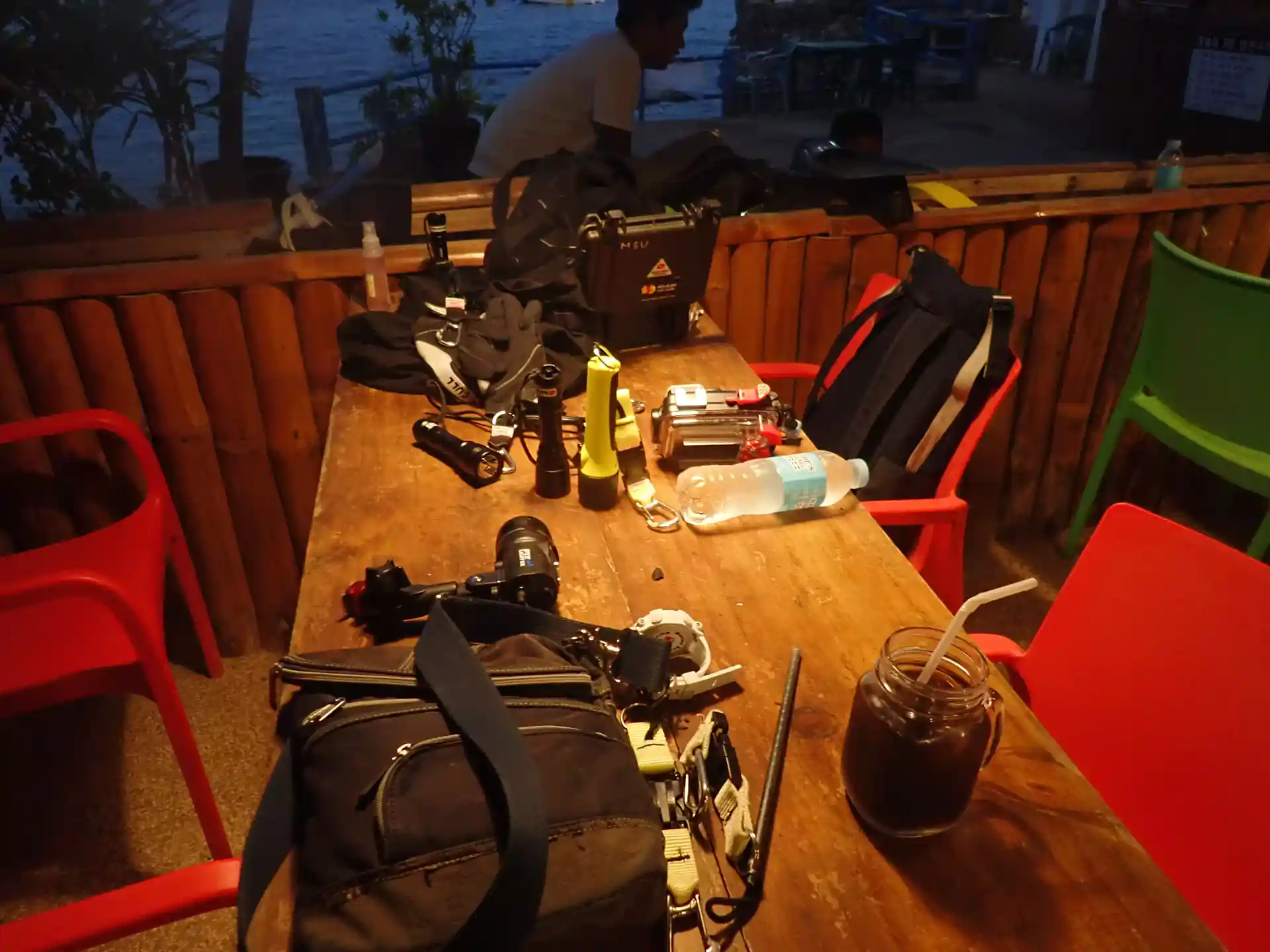 Learn to use dive lights and hand signals in the dark.