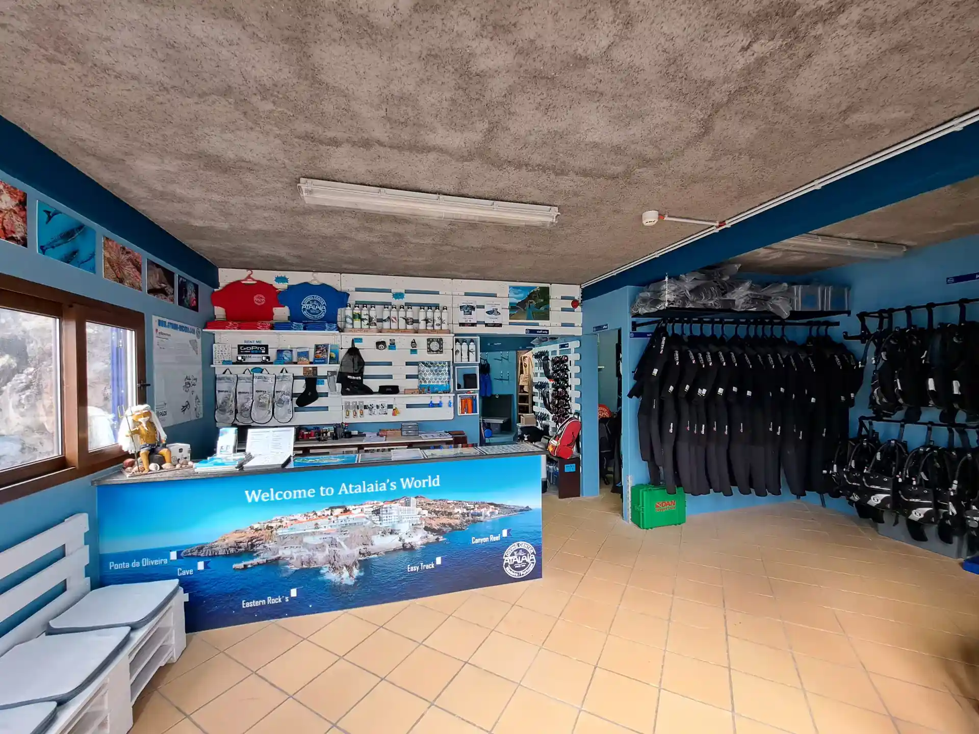 Foto de la tienda de buceo