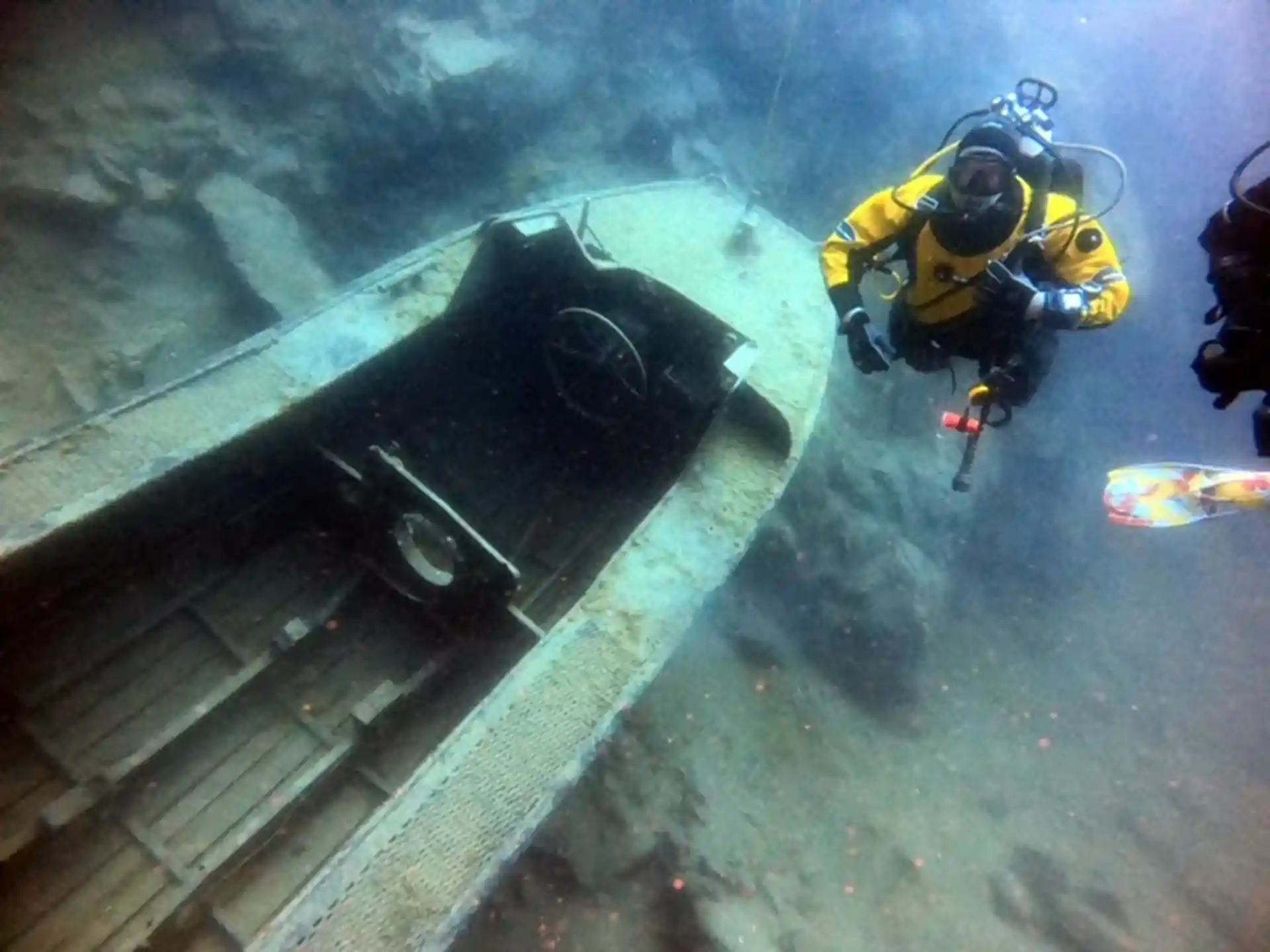 Taucher beim Tieftauchen