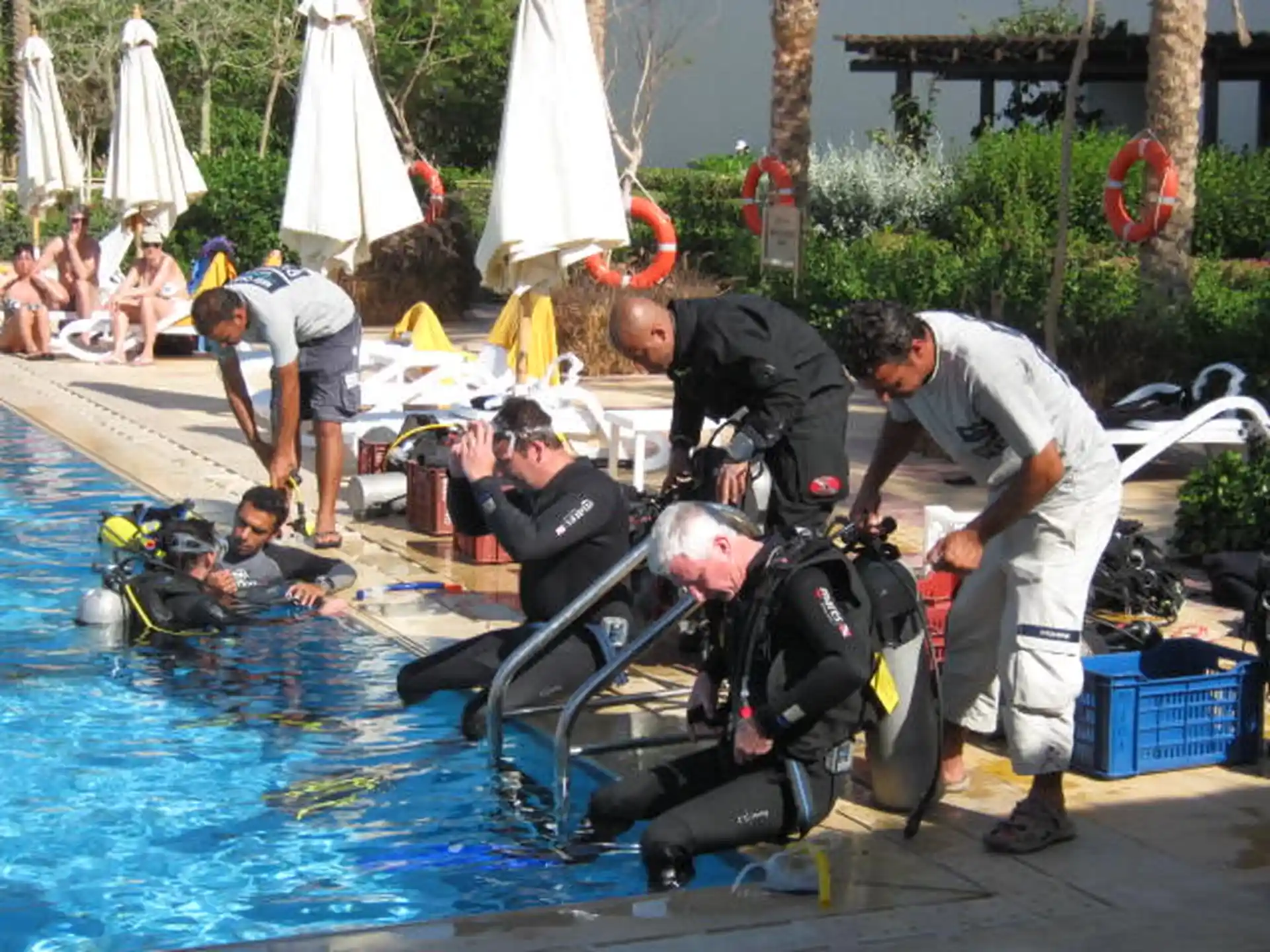 La piscina è appositamente progettata per i corsi di immersione, con diversi livelli di profondità