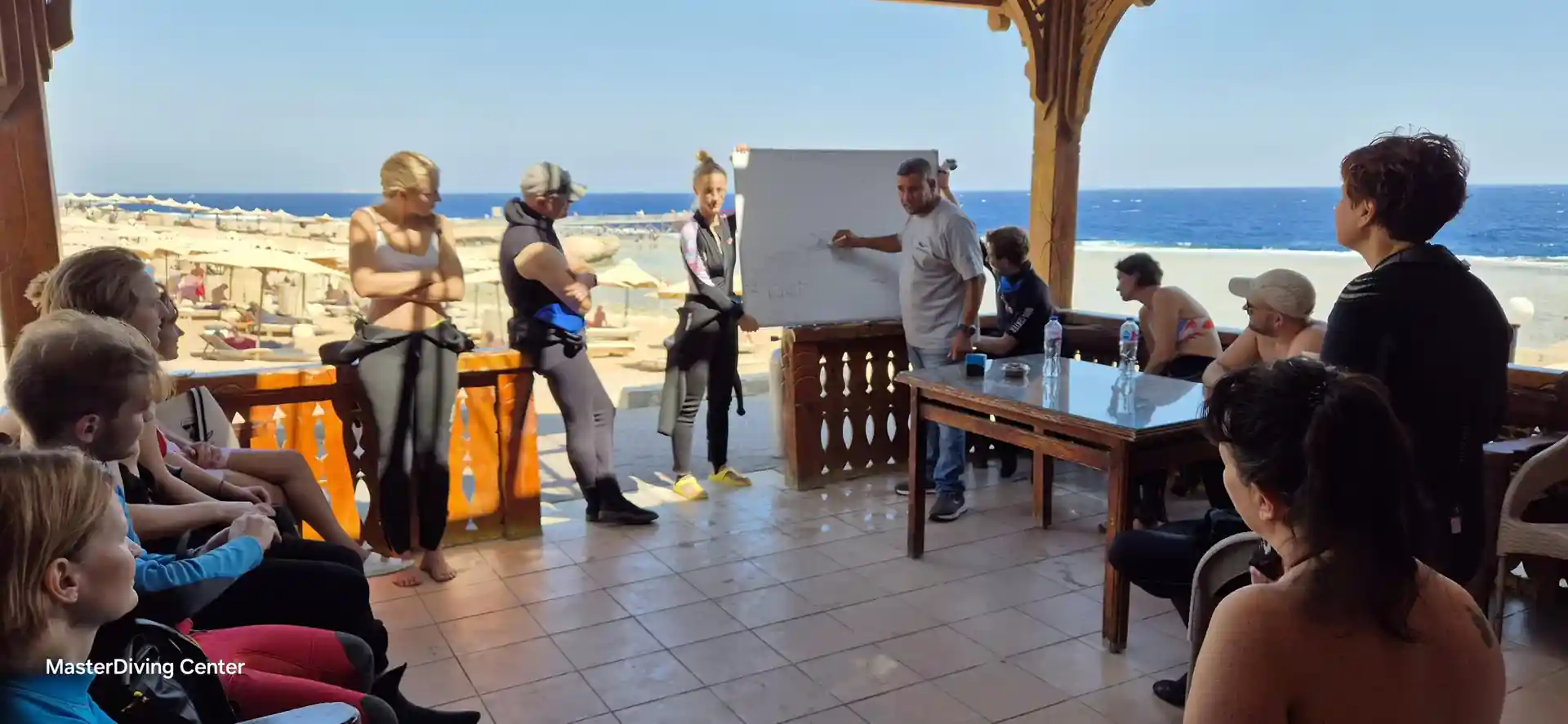 Briefing before diving