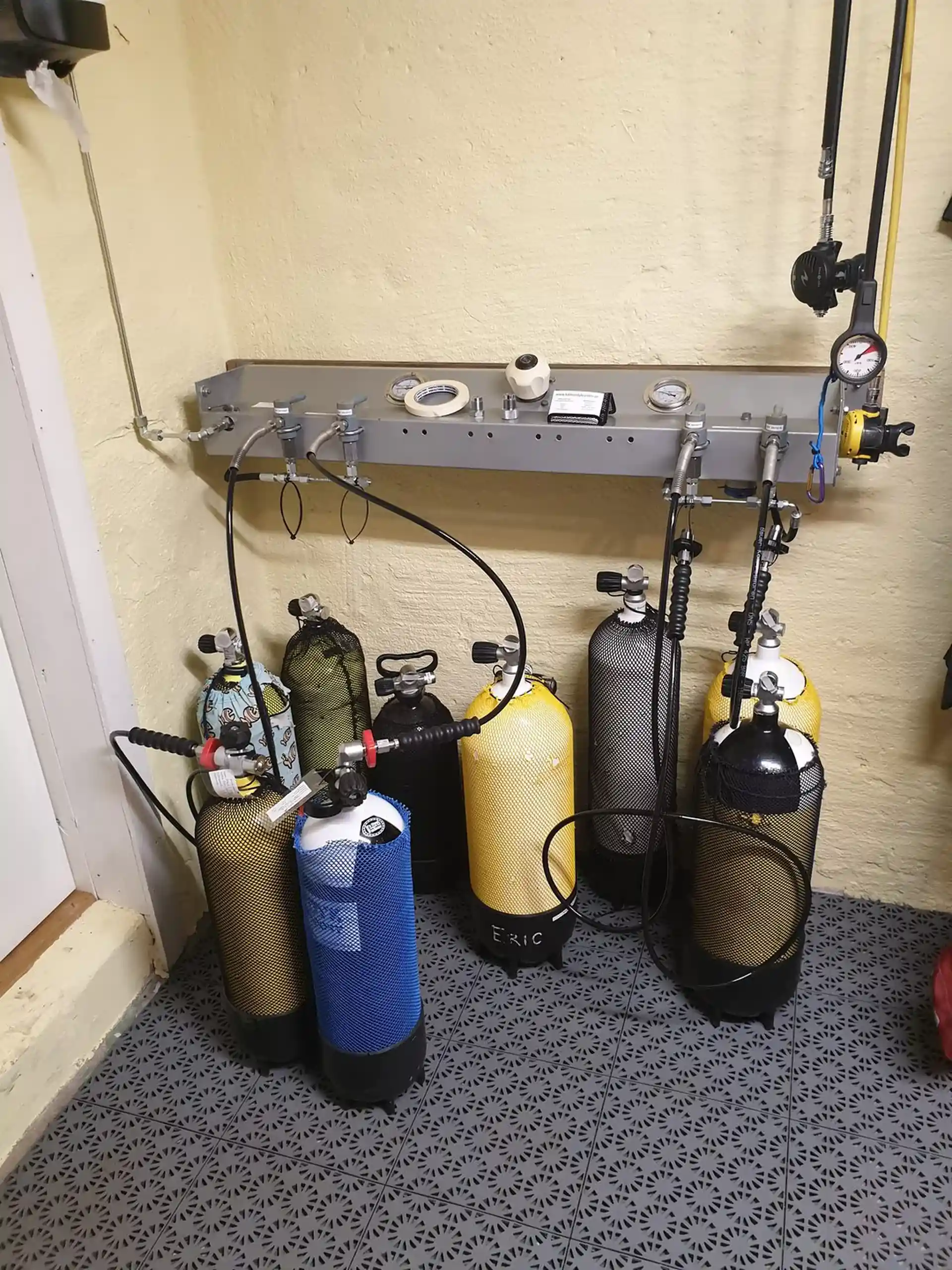 Dive shop photo