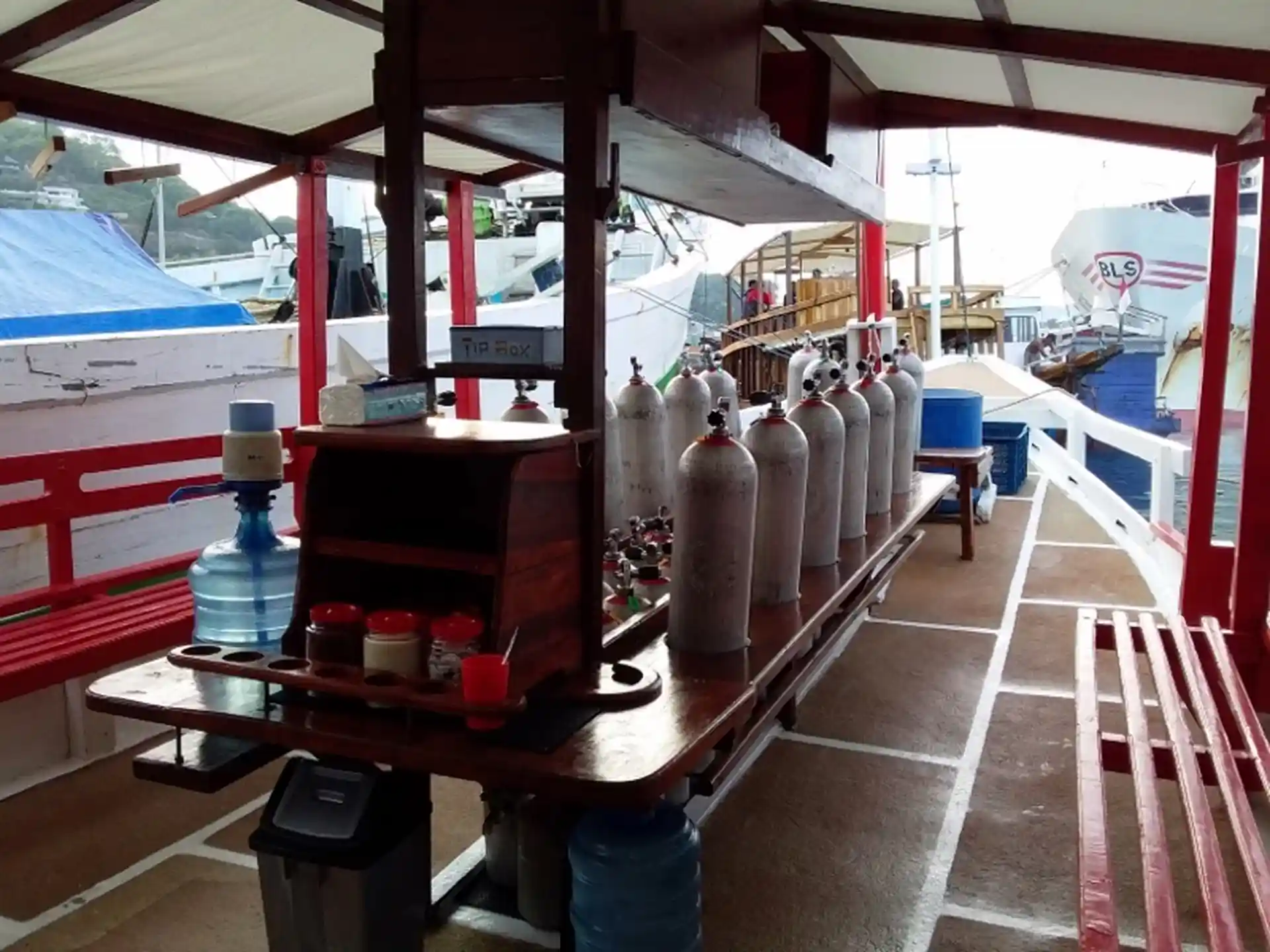 Foto de la tienda de buceo