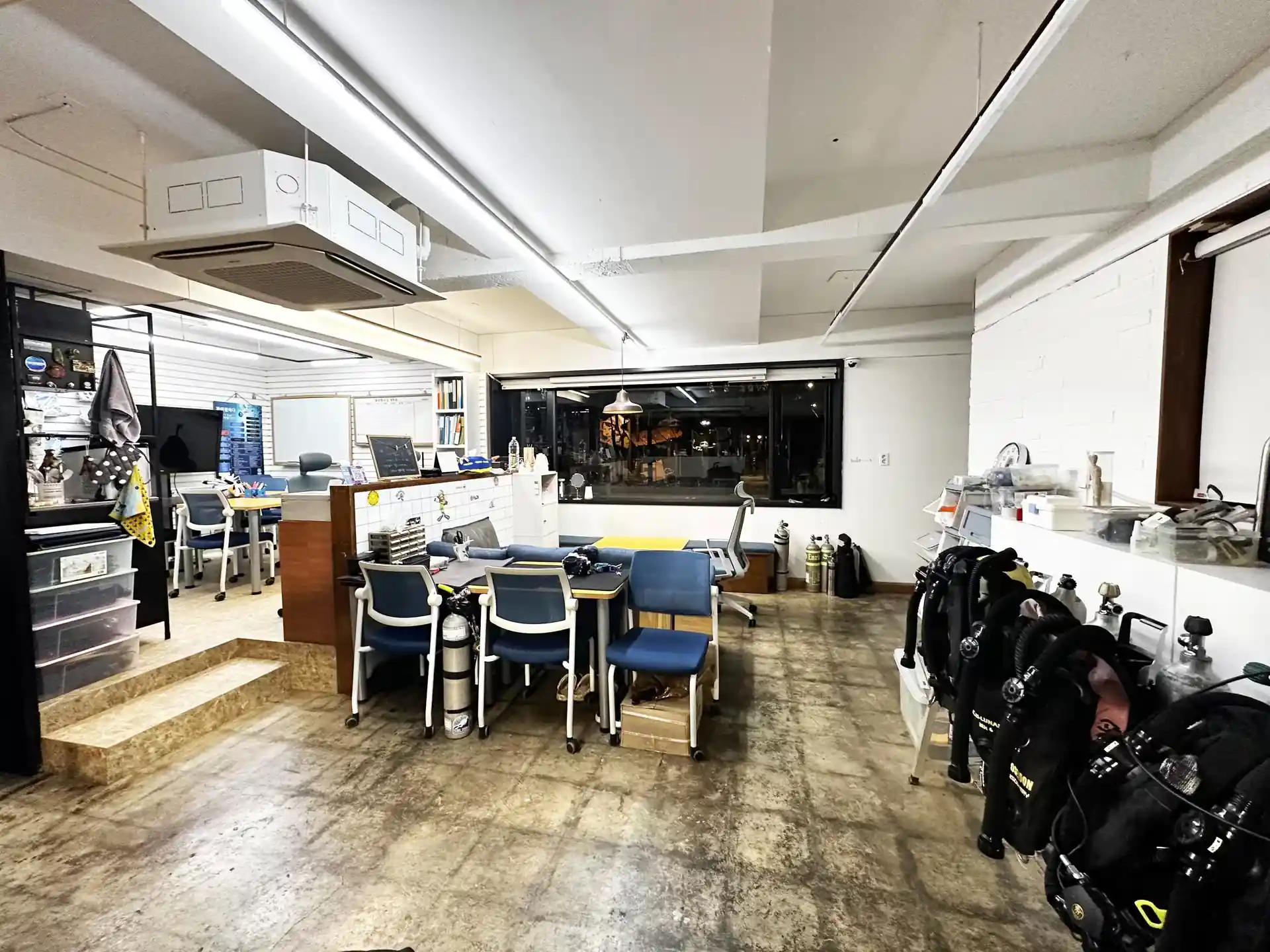 Dive shop photo