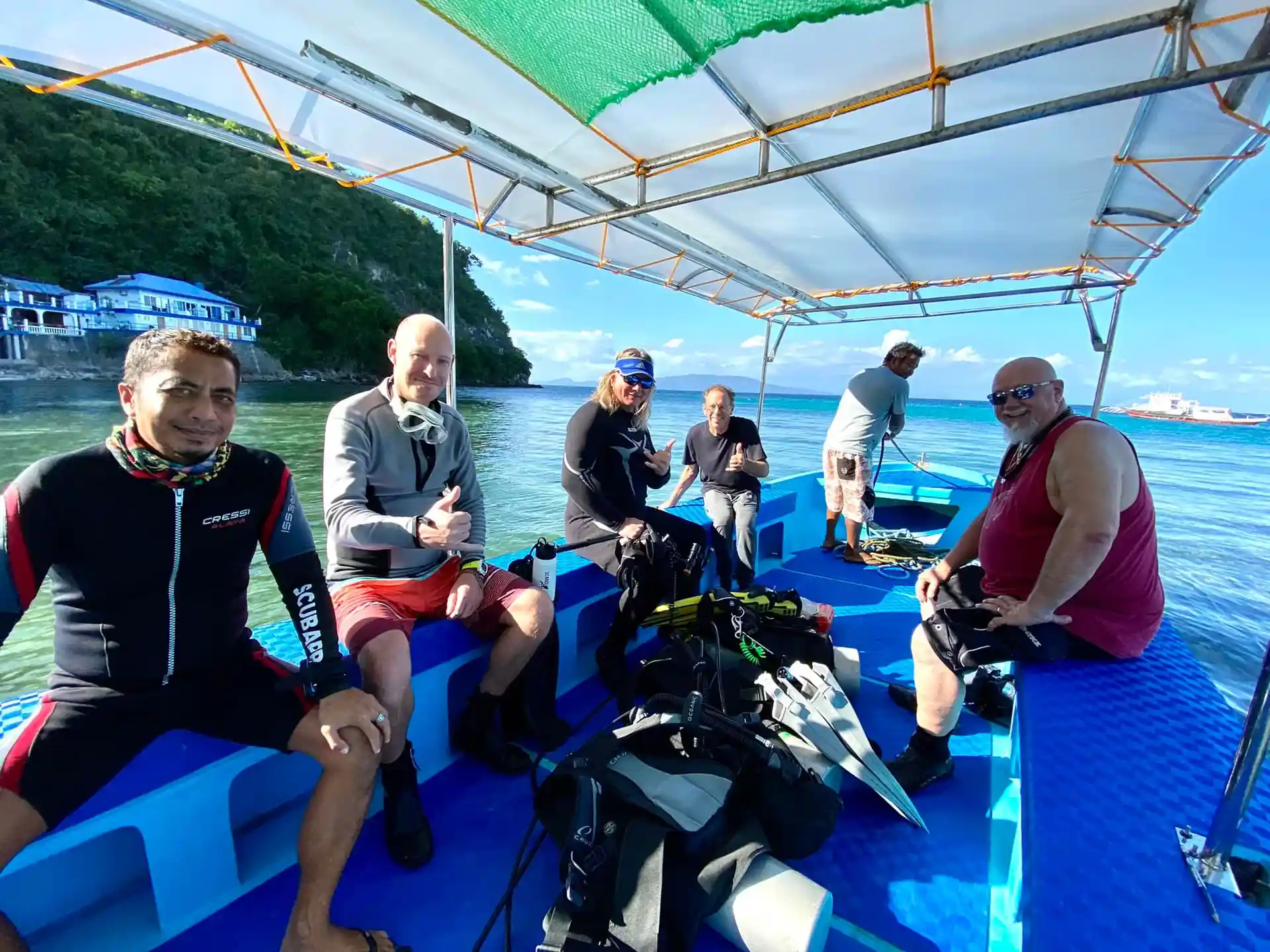 Fun divers ready to go diving!