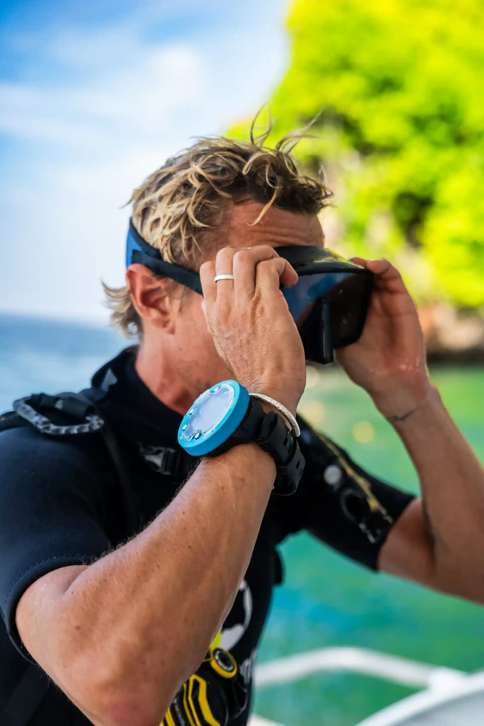 Diver getting ready to enter the water