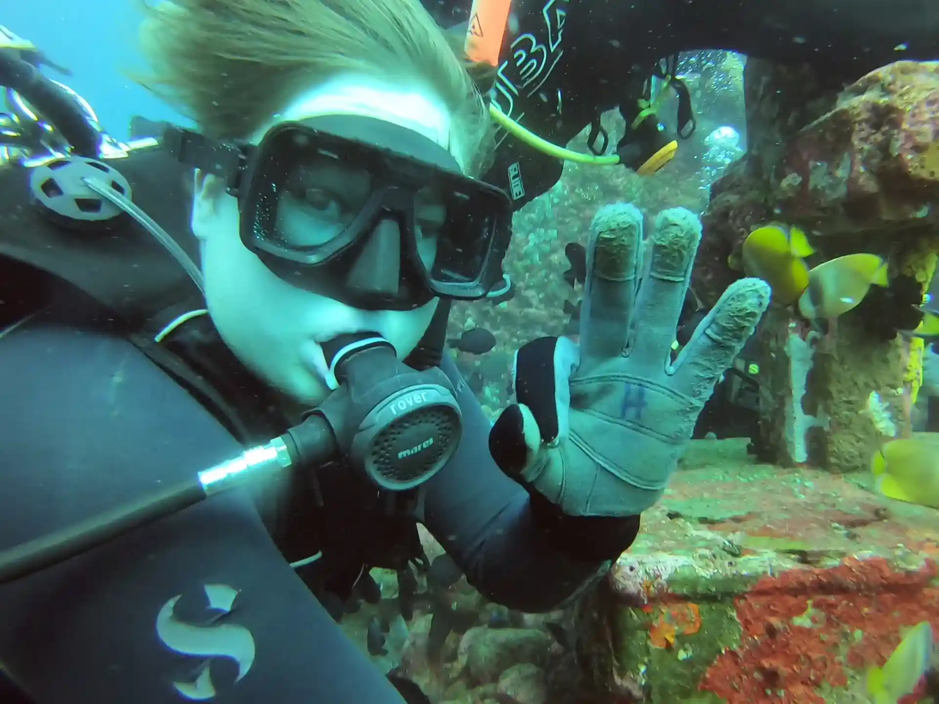 Have an underwater selfie!!