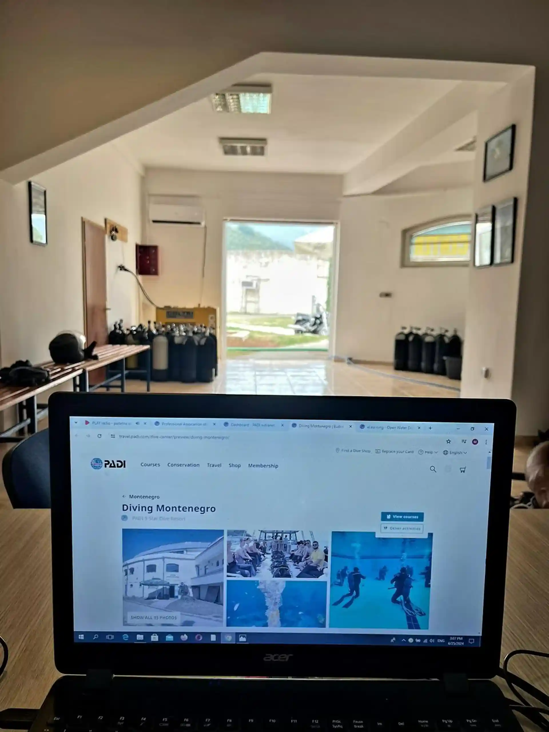 Foto de la tienda de buceo