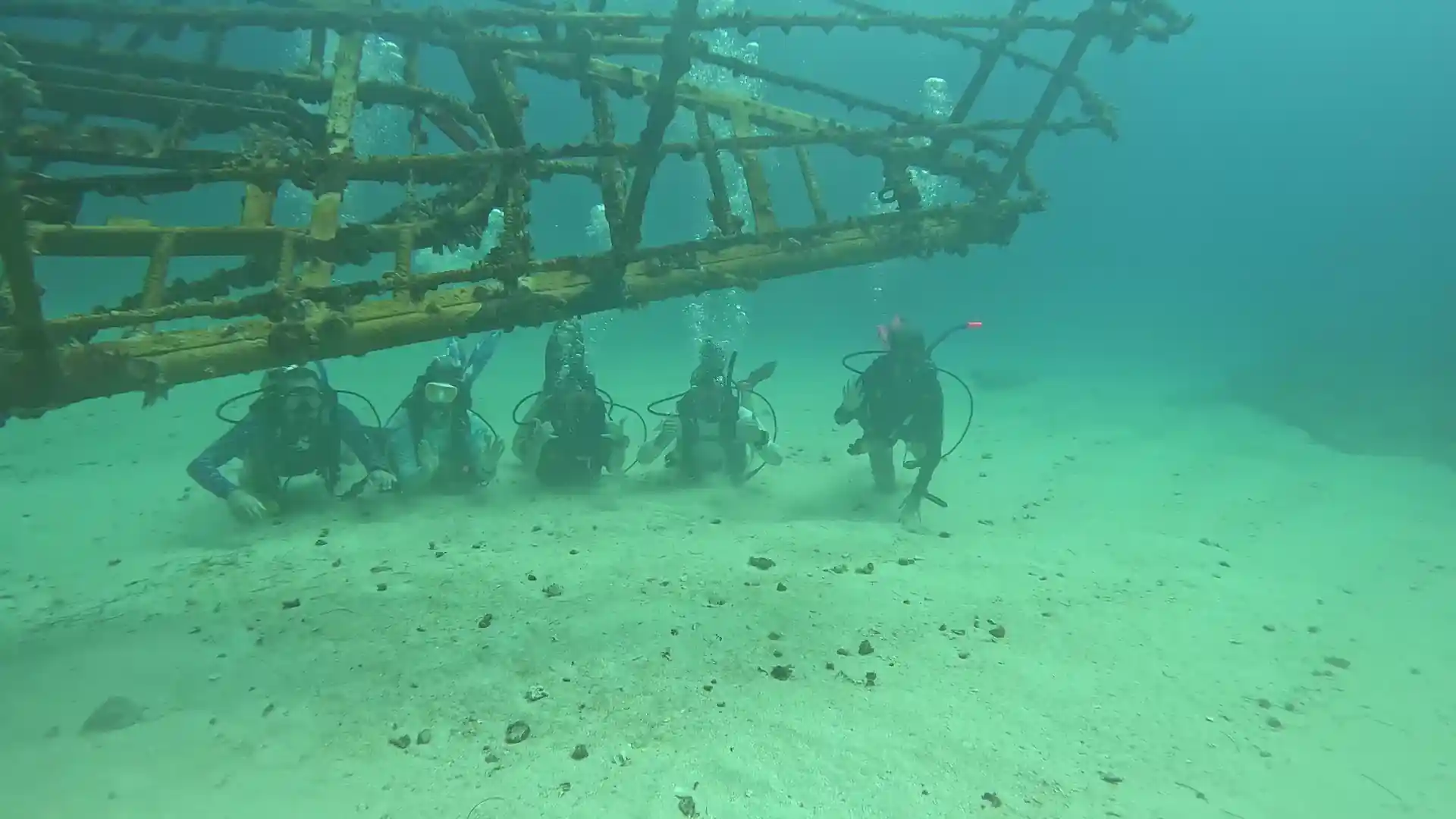 Under the bow of Jab Jab!