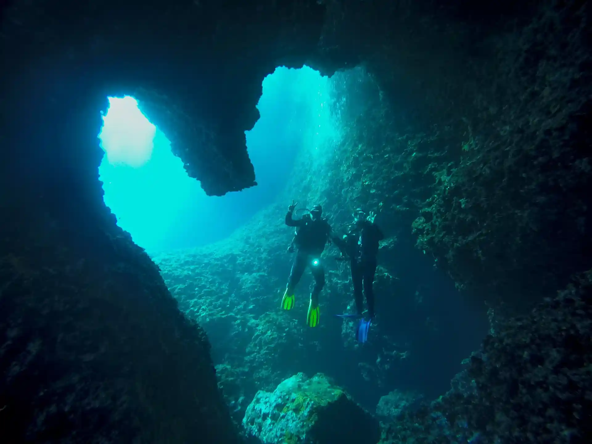 Grebeni dive site - heart tunnel