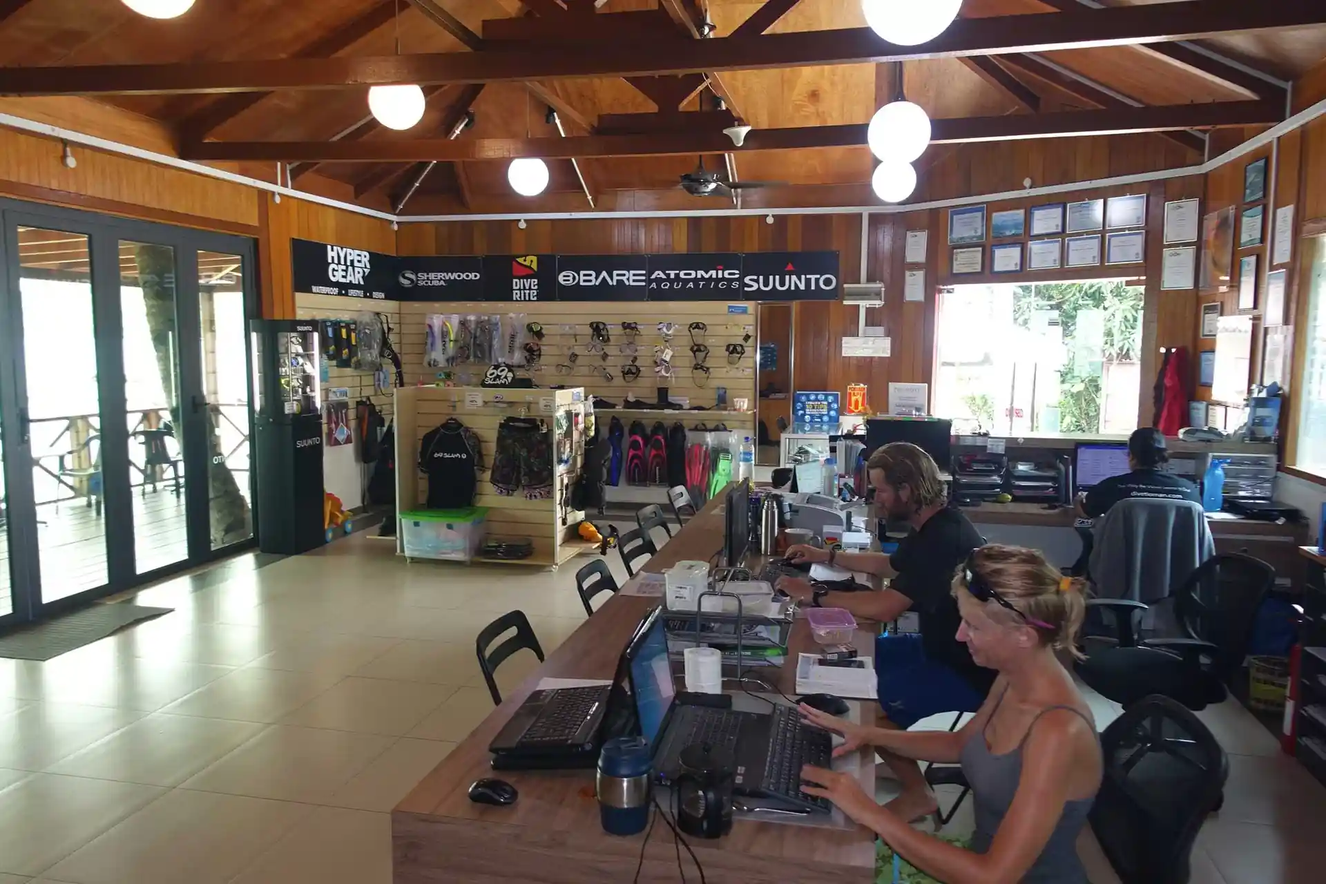Foto de la tienda de buceo