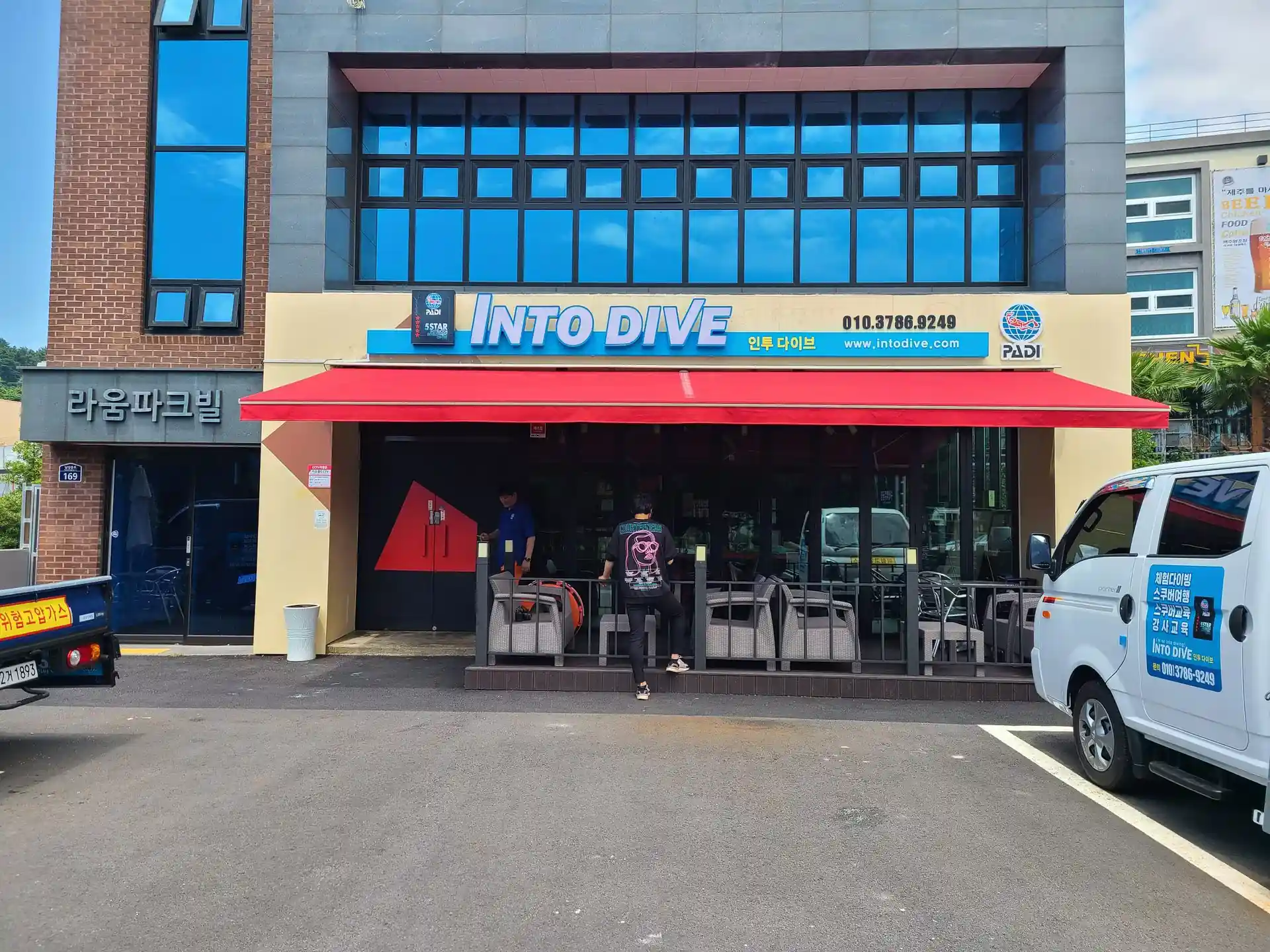Dive shop photo