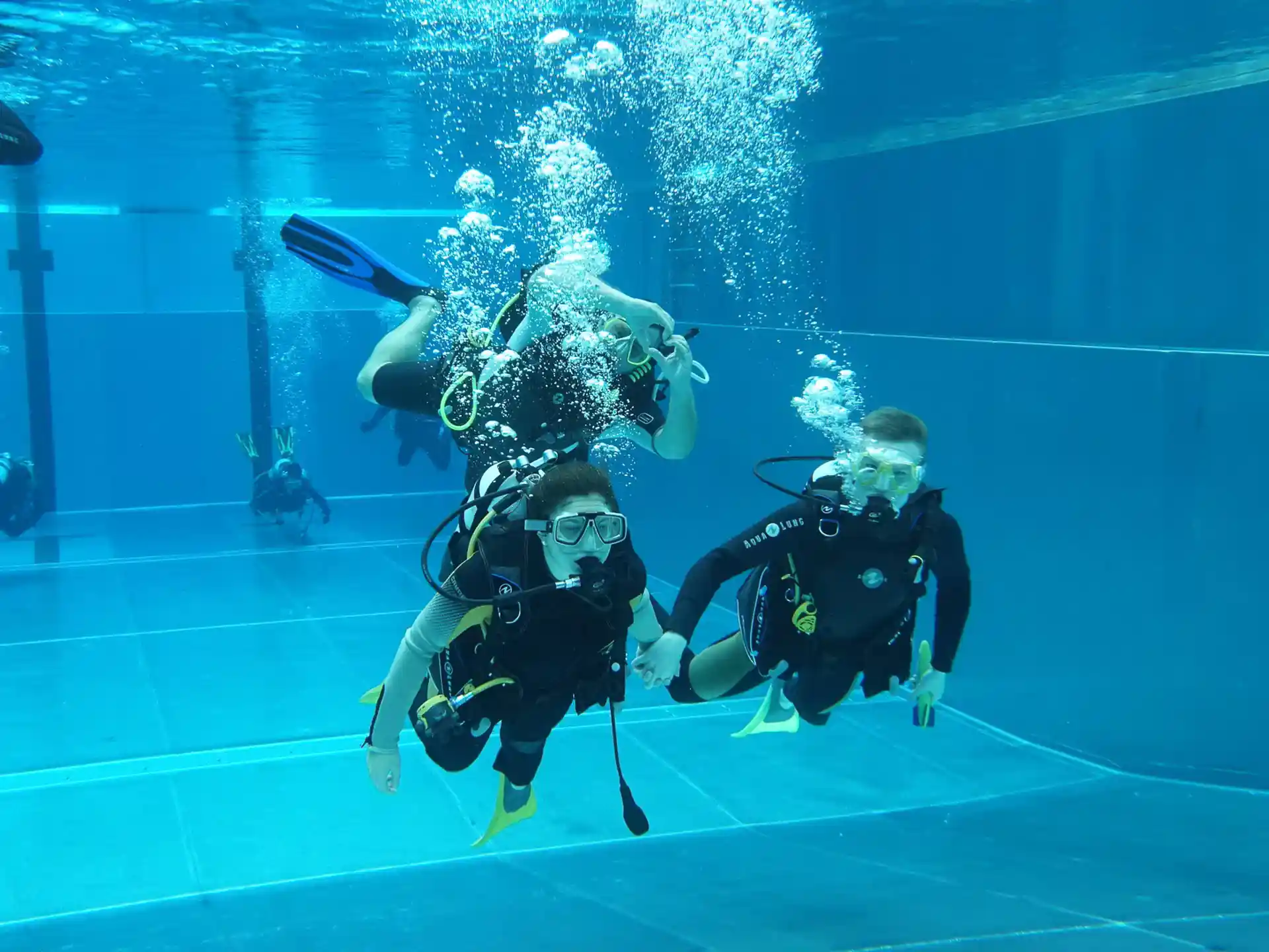 Übe mit Deinem Buddy zu schweben.