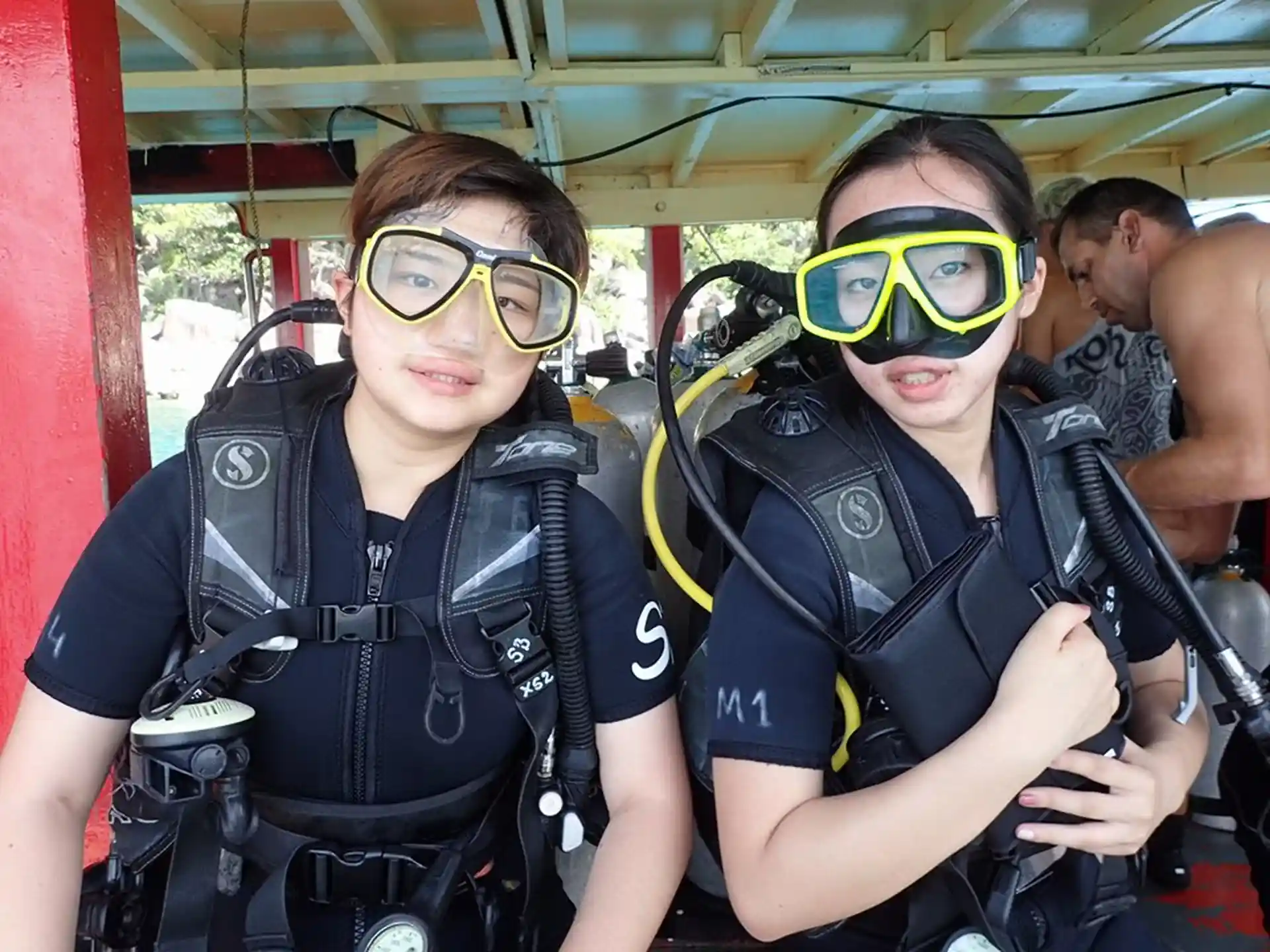 Auf dem Boot: bereit zum Tauchen!