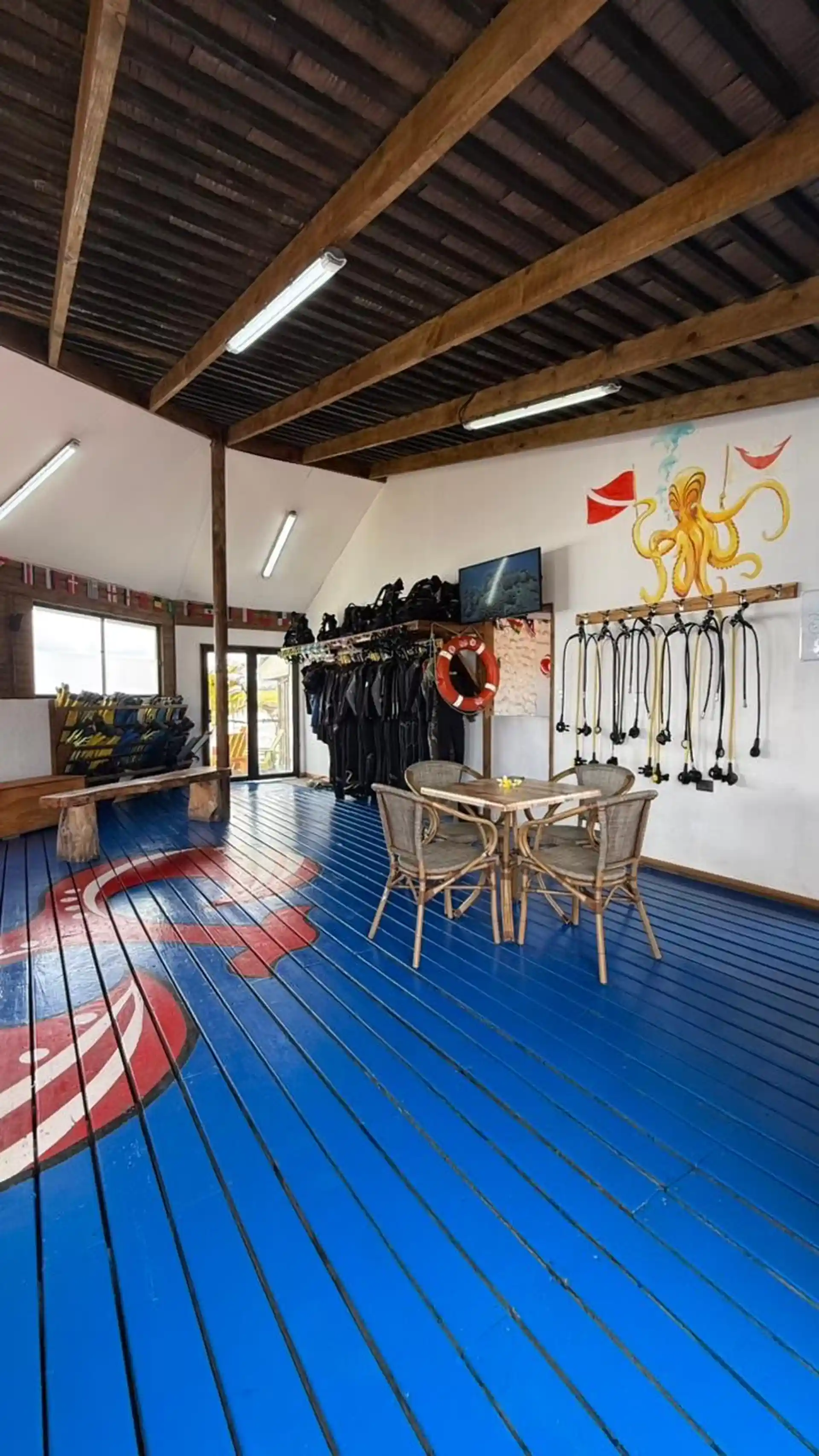 Foto de la tienda de buceo
