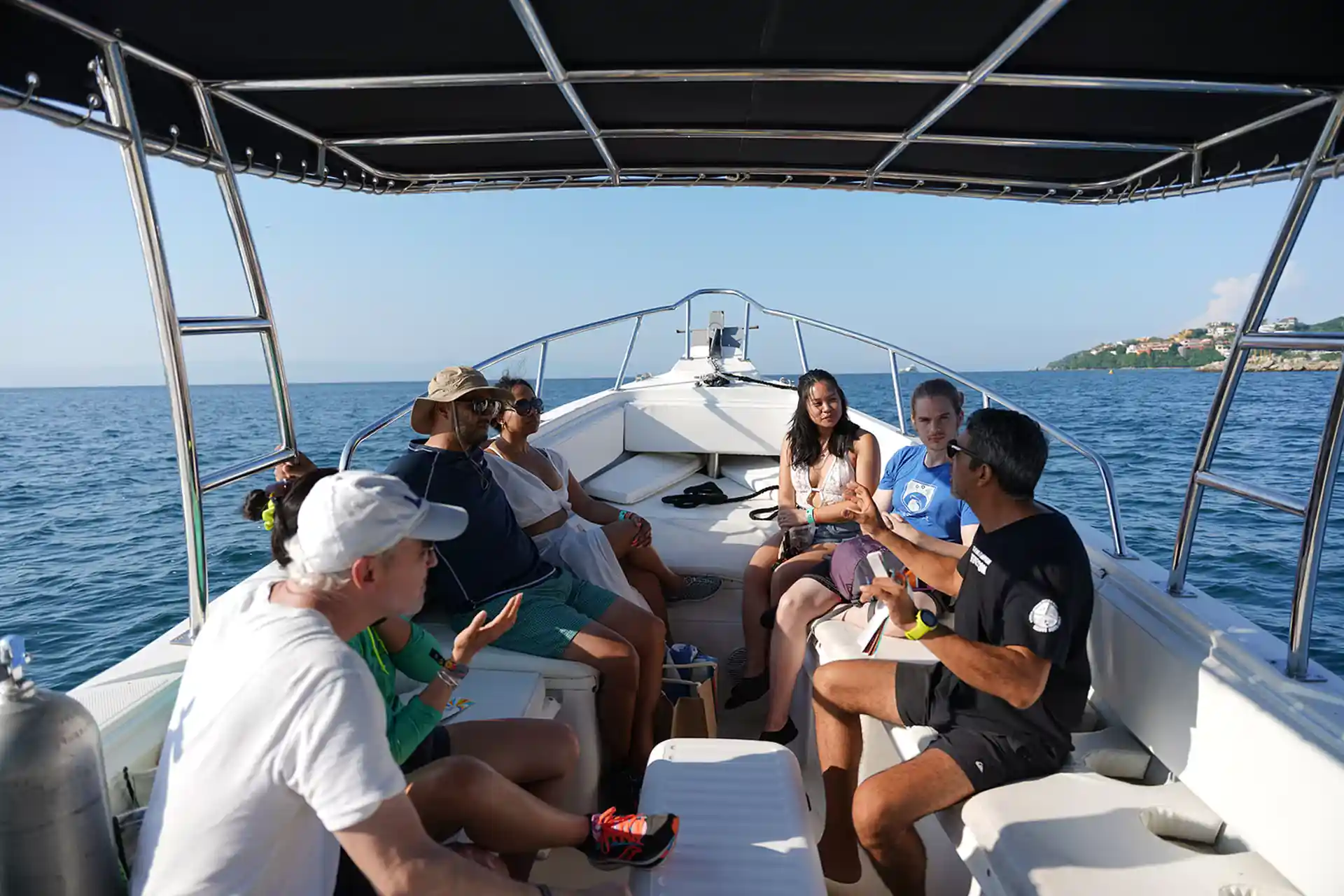 Boat ride to Marietas Islands with small groups and personalized diving experiences.