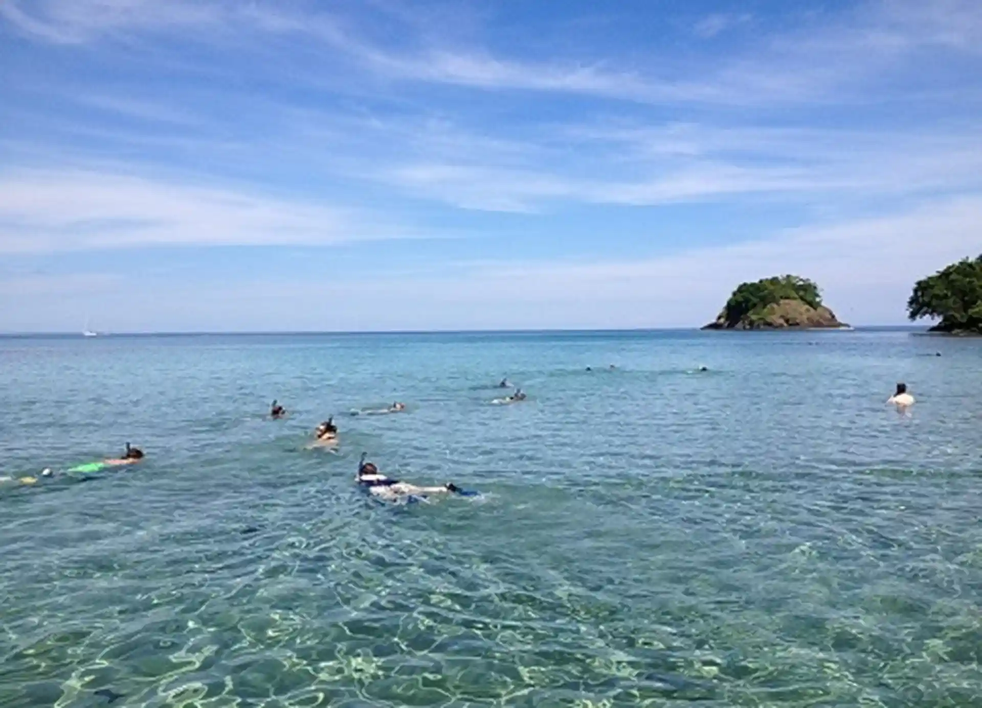 Plongée en apnée devant le spot de plongée de l'île de Drake