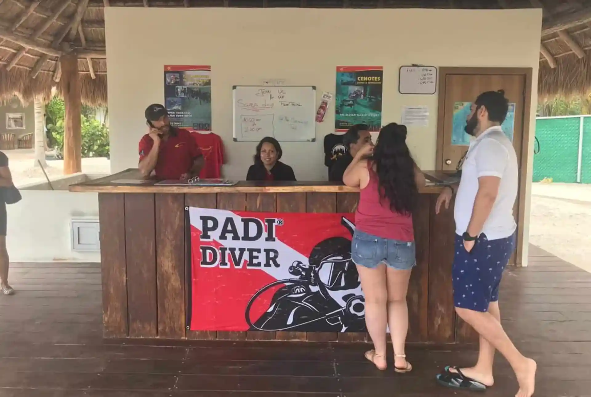 Foto de la tienda de buceo