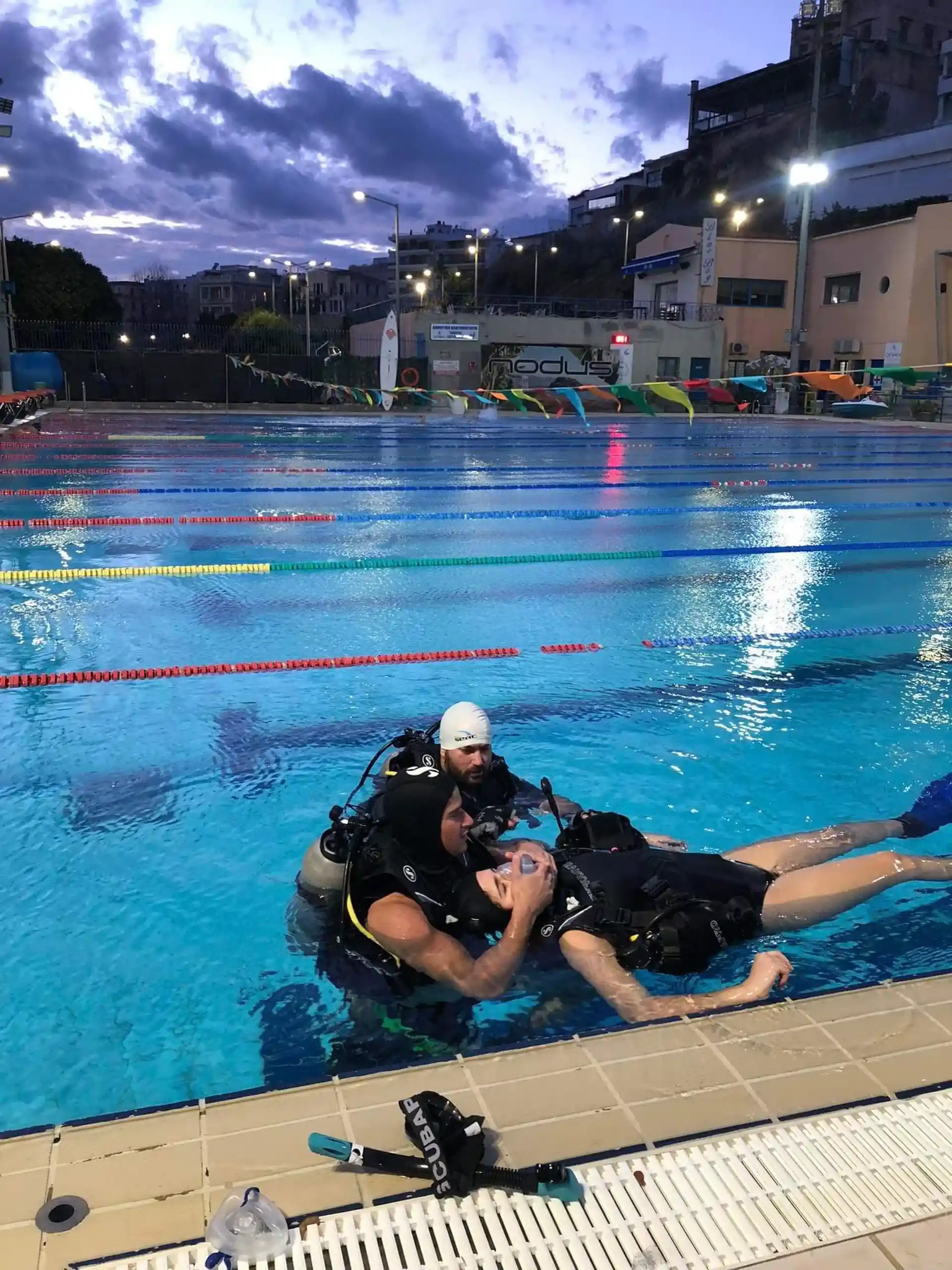 Confined water, rescue breaths