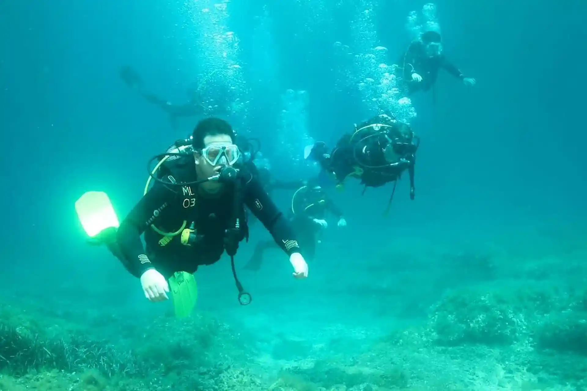 DSD exploring in clear water