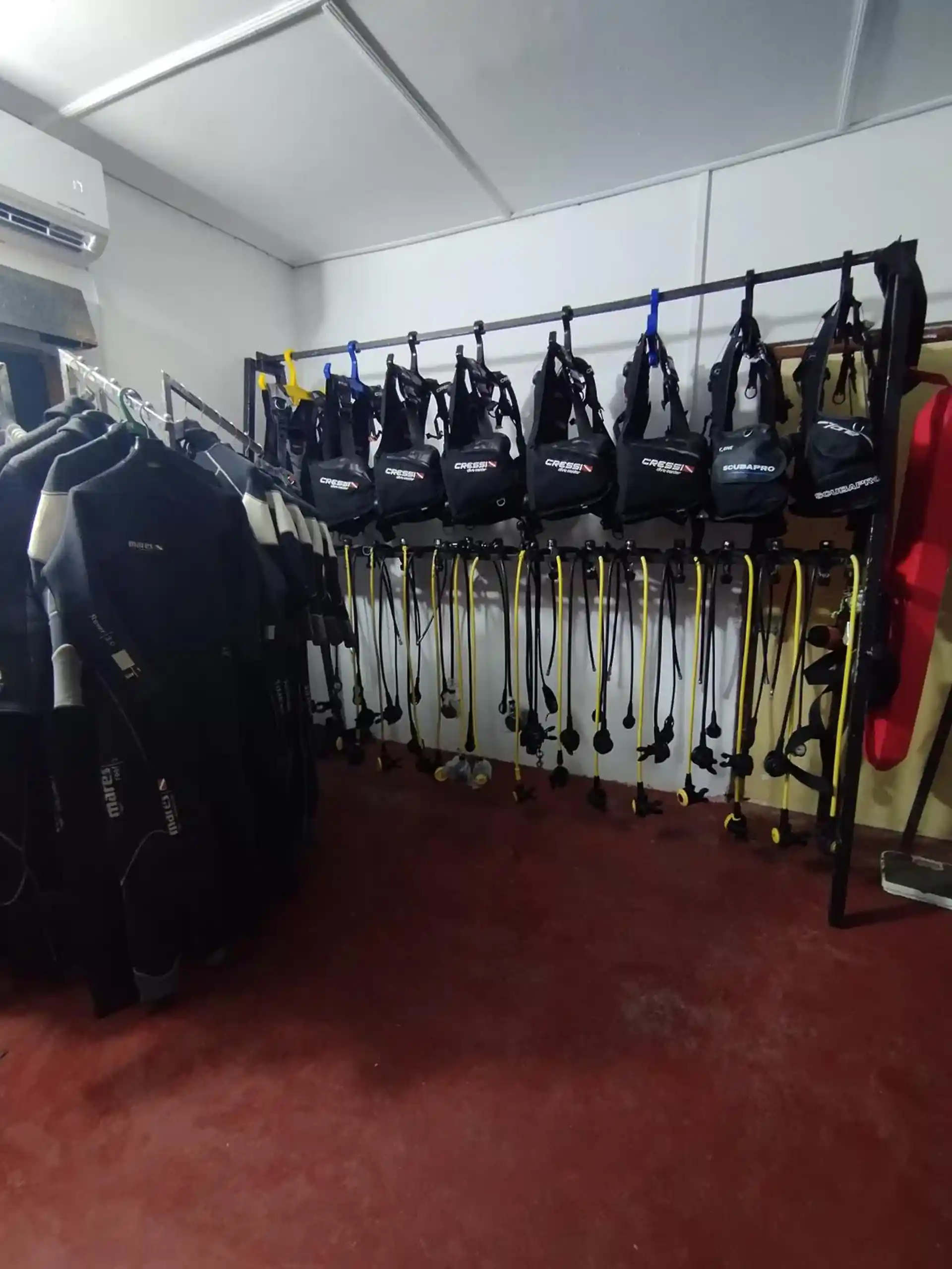 DIVE SHOP