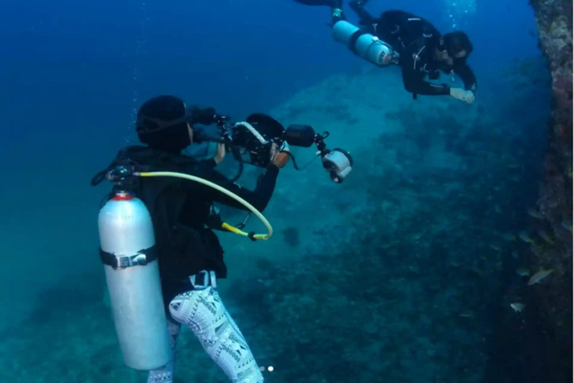 Fifty Six Dives très propre modèle posant pour une spécialité de la photographie