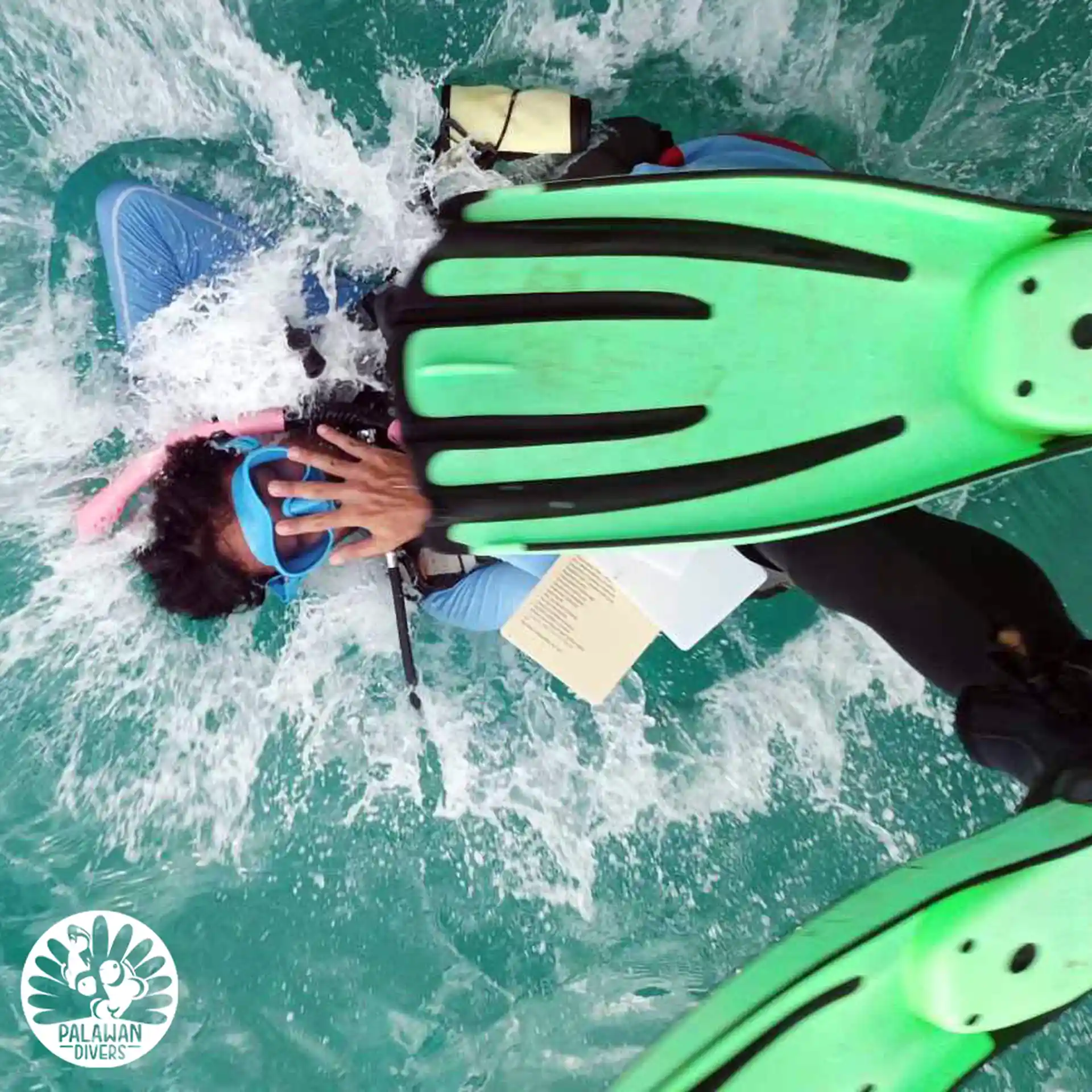 Full Day program 3 Dives
Fall backwards, Explore forwards