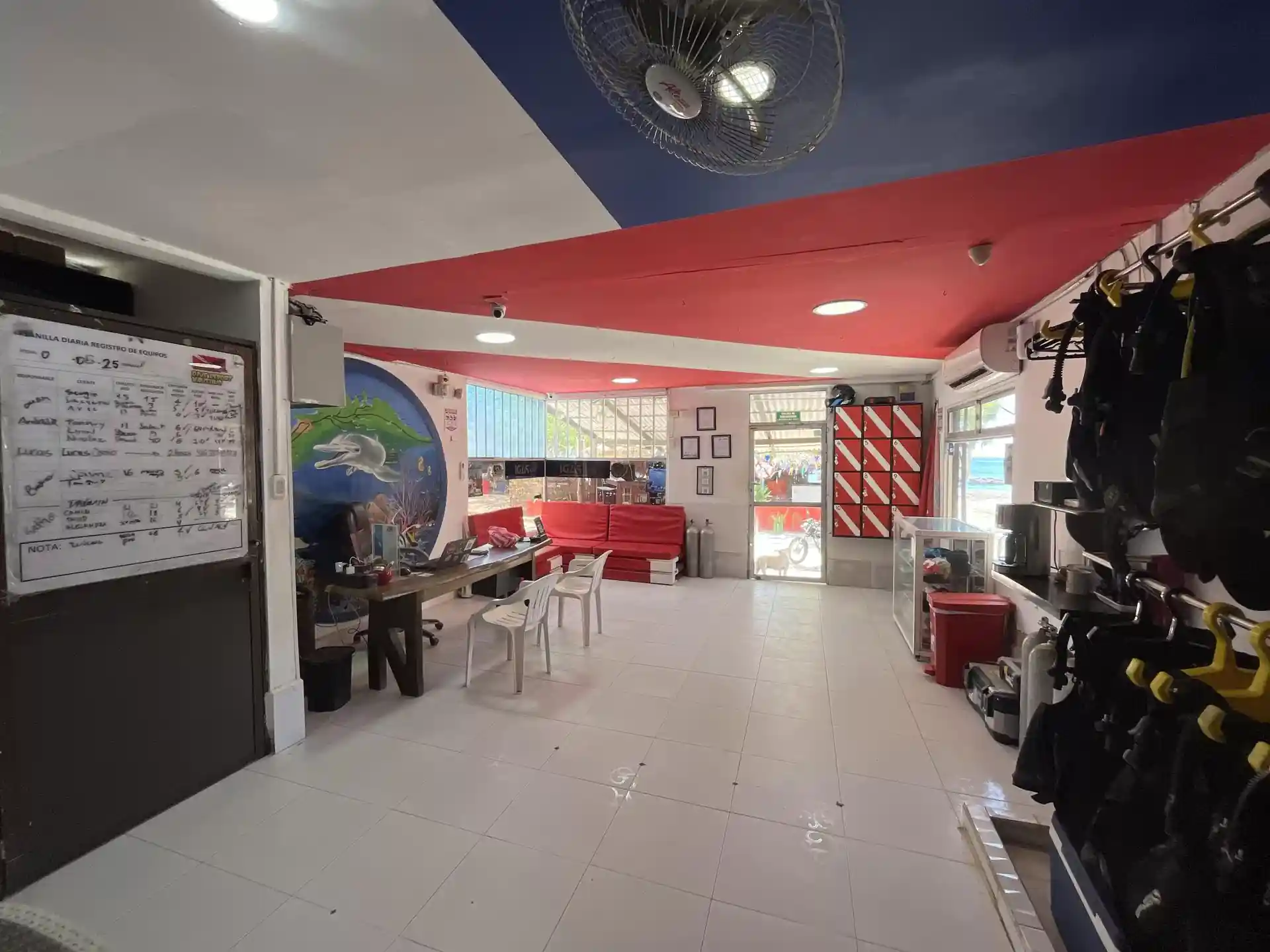 Foto de la tienda de buceo