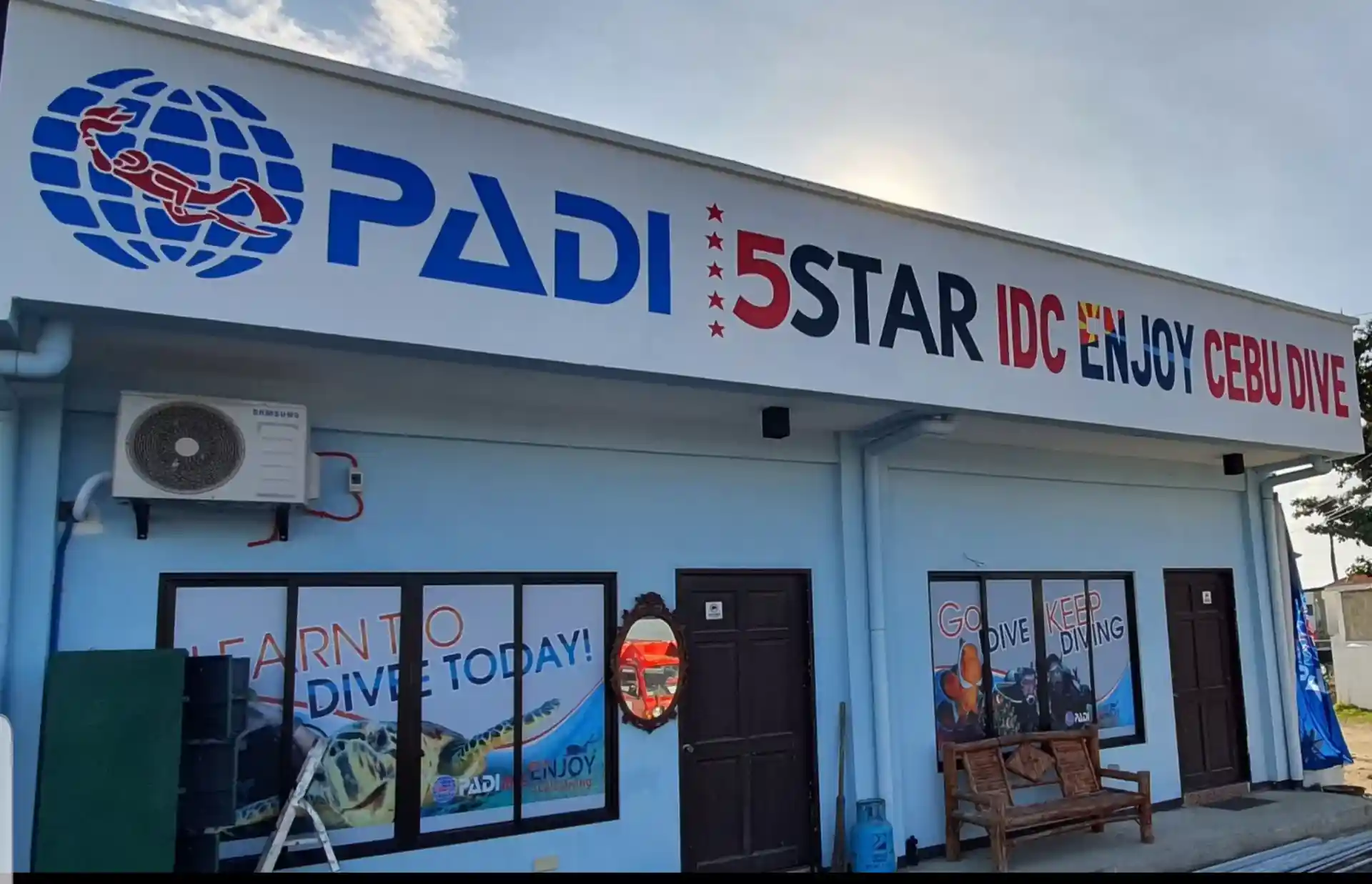 Dive shop photo