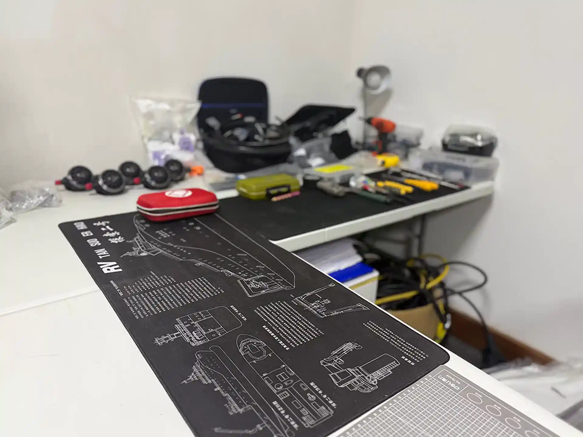 维修角工作台
Repair Desk