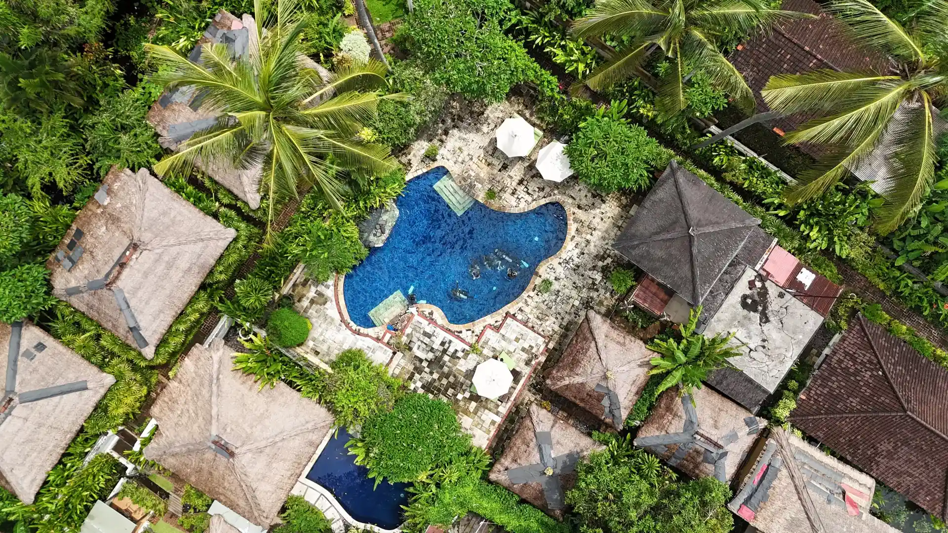Diving pool